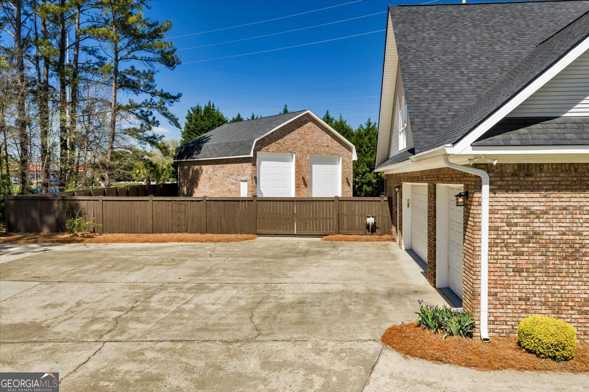 32 Willow Lake Drive Property Photo 40