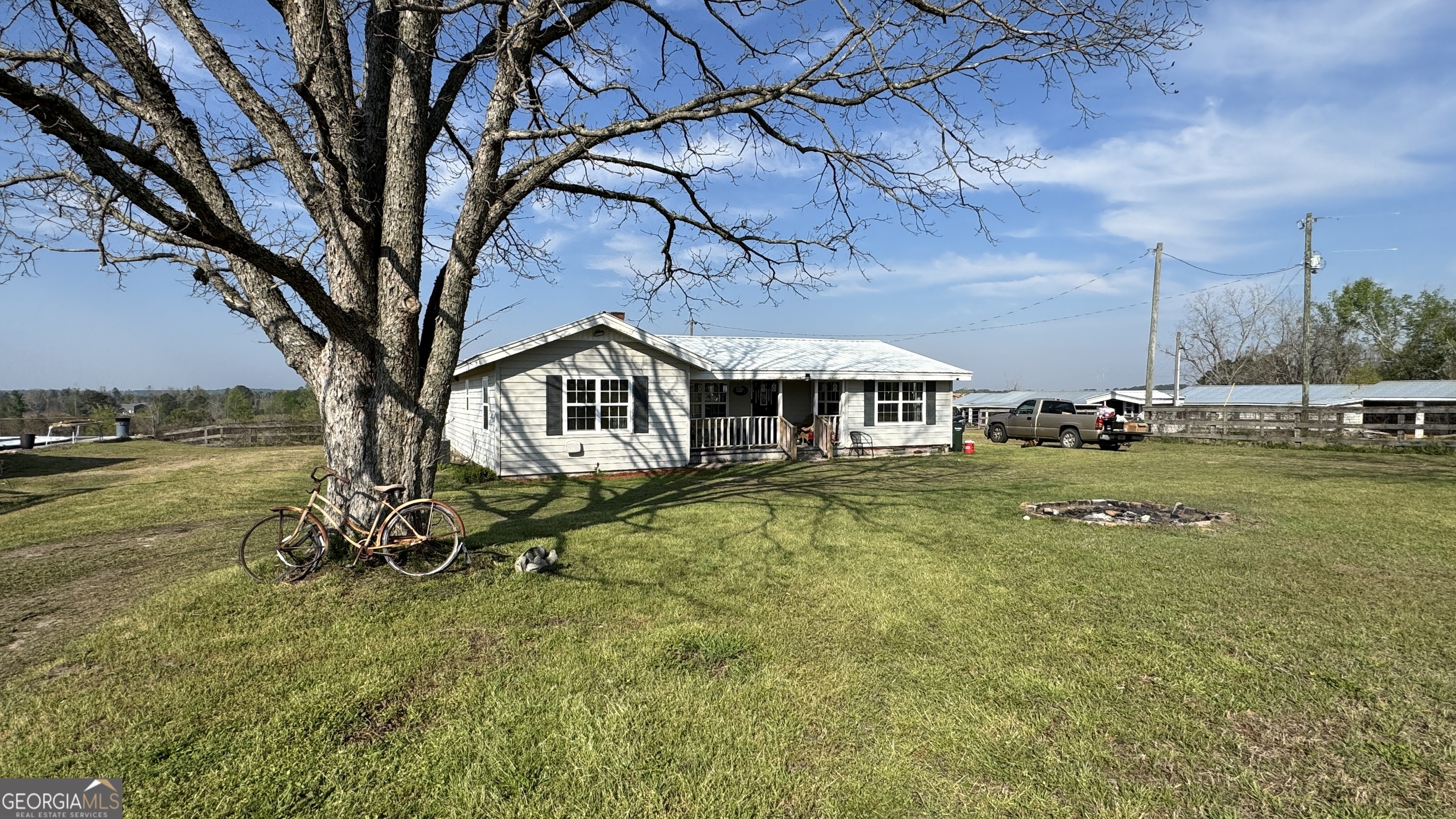9297 Lynntown Road Property Photo 1