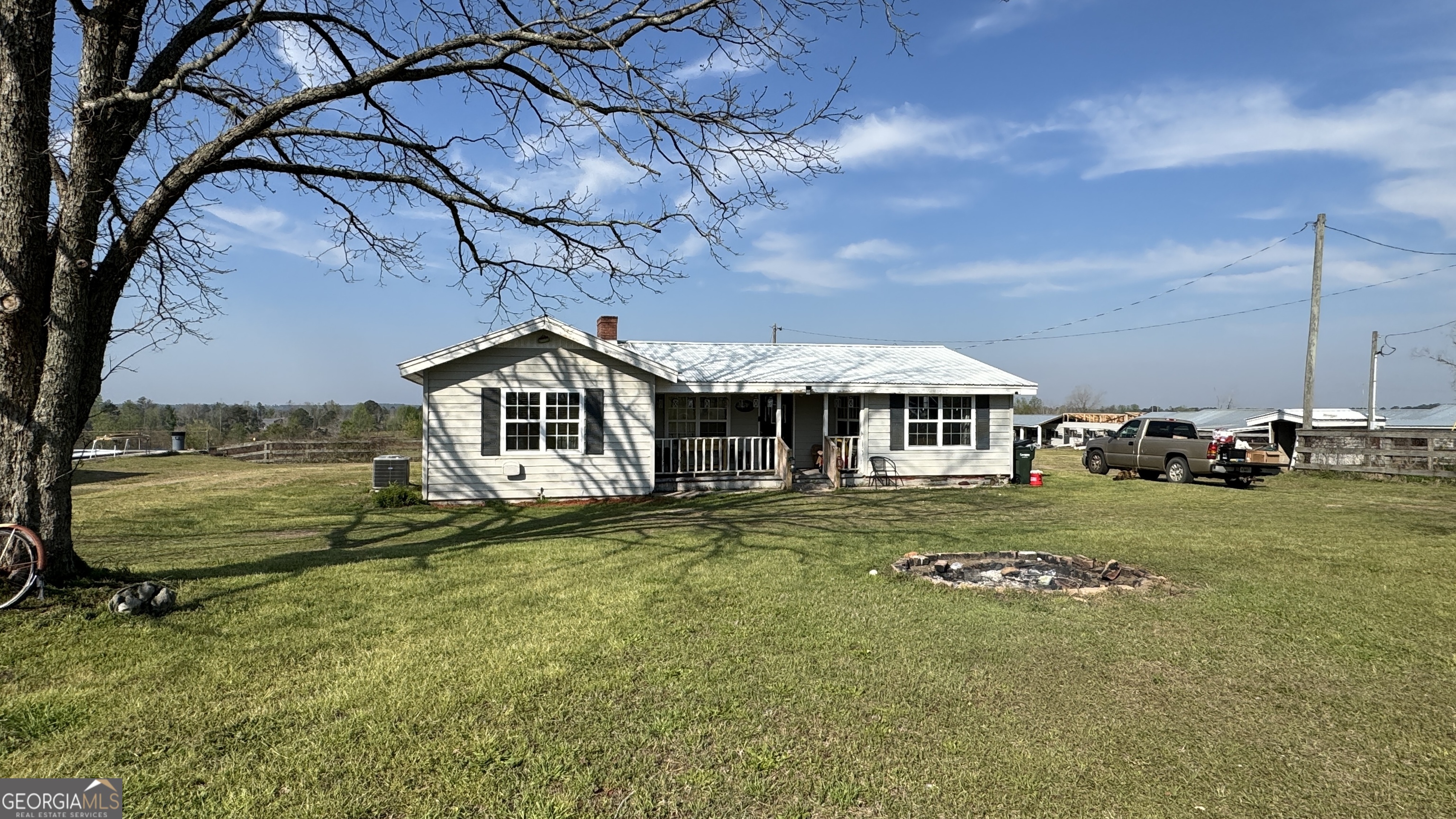 9297 Lynntown Road Property Photo 2