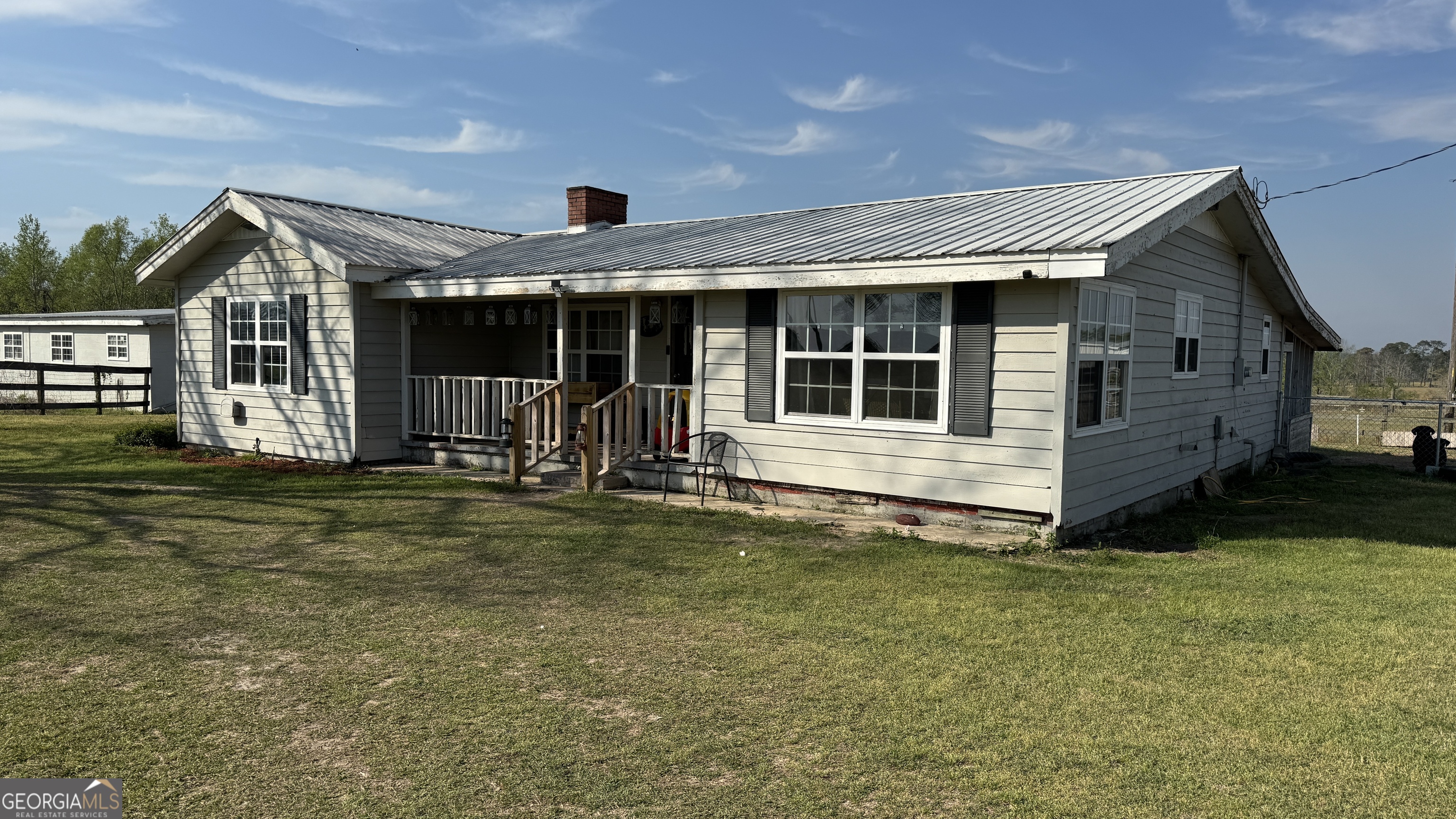 9297 Lynntown Road Property Photo 3