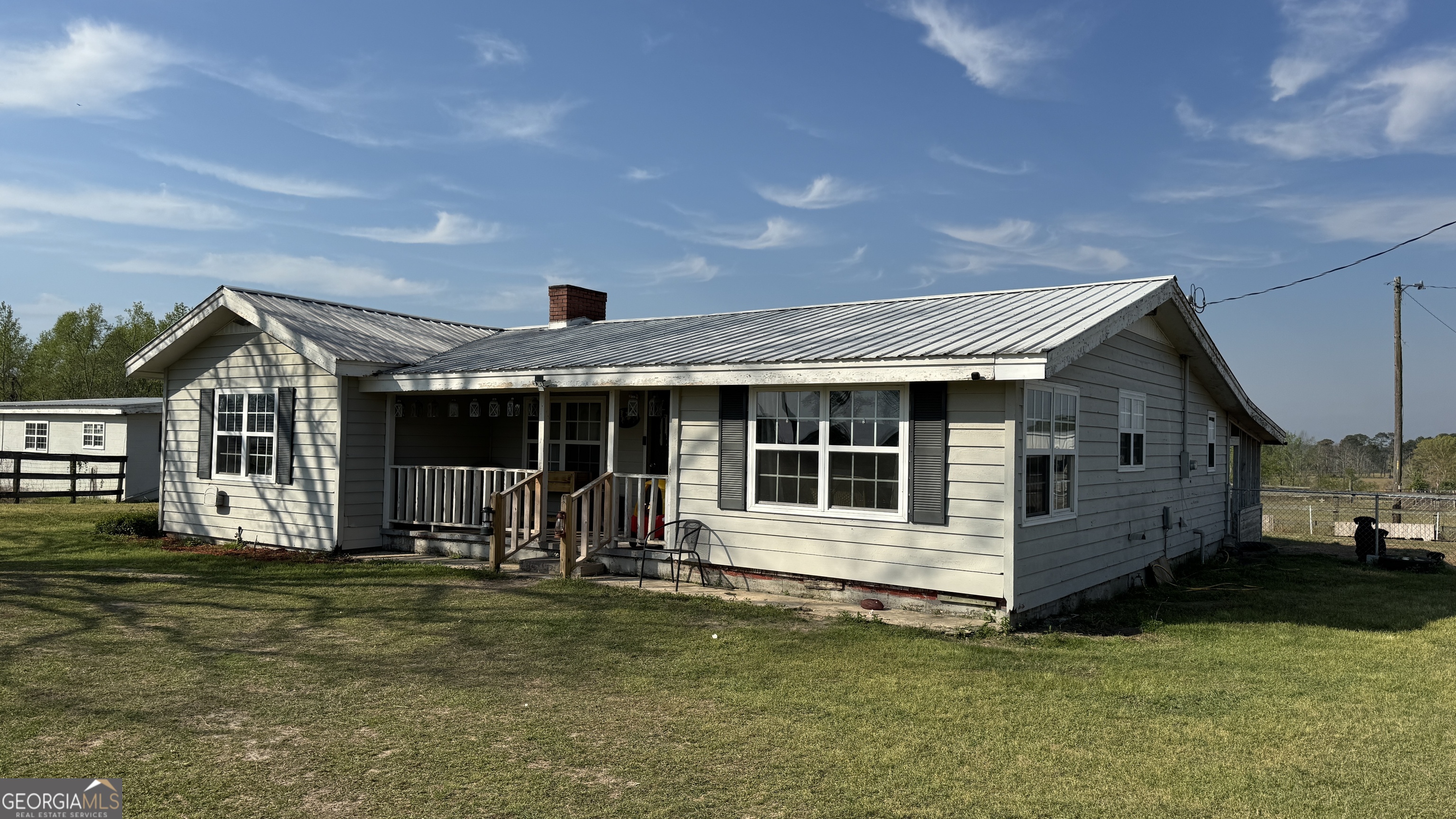 9297 Lynntown Road Property Photo 4