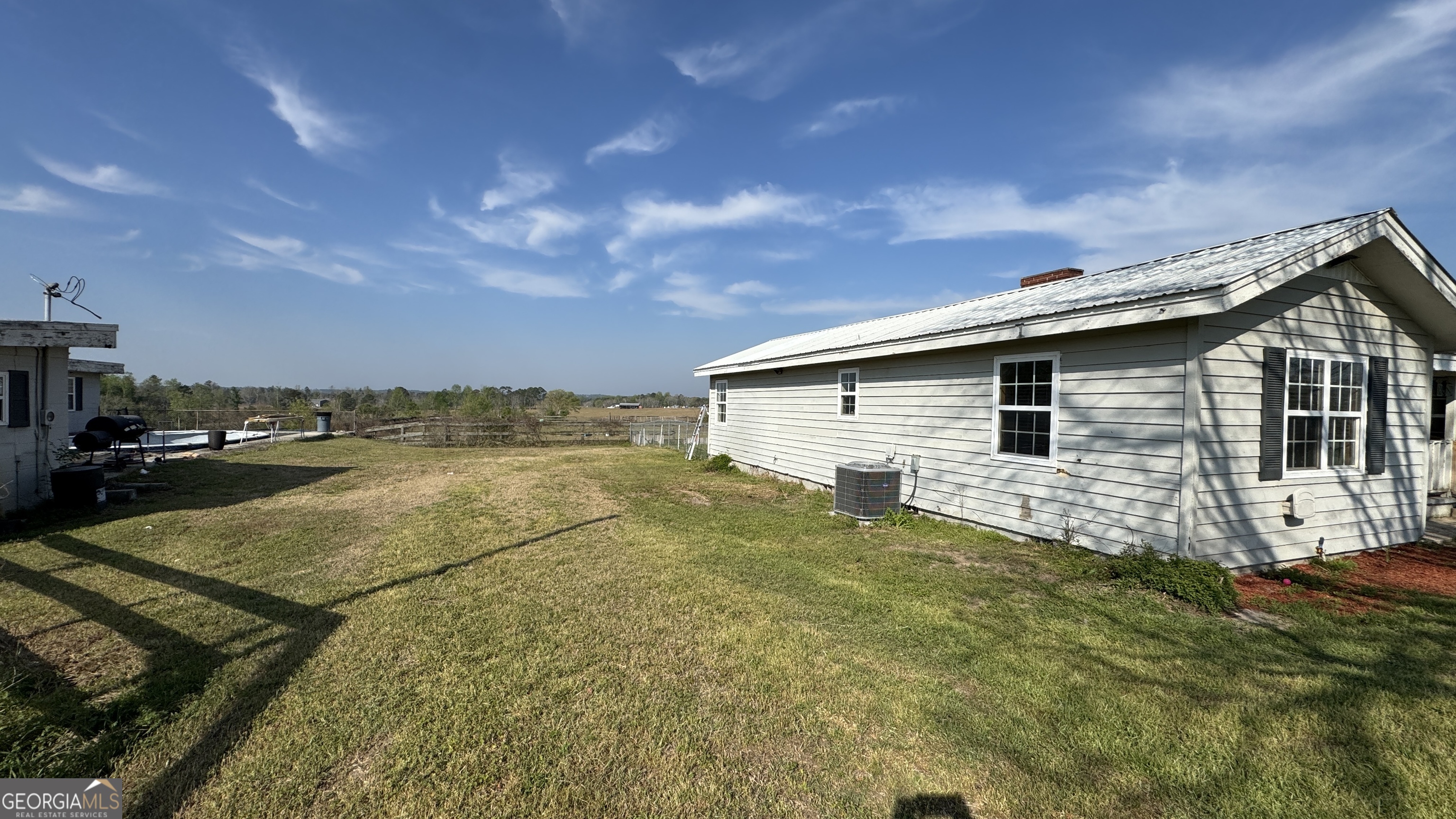 9297 Lynntown Road Property Photo 5