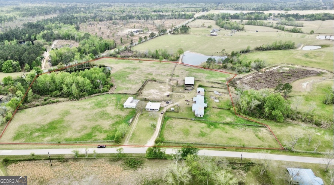 9297 Lynntown Road Property Photo 14