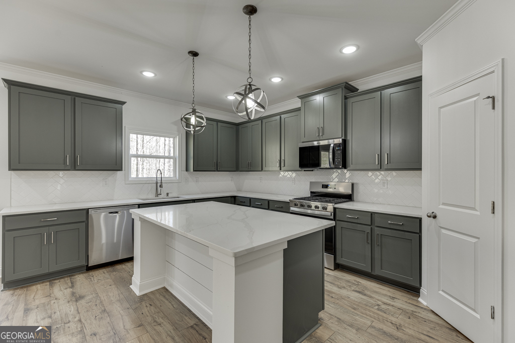 1003 Lakeview Property Photo 9