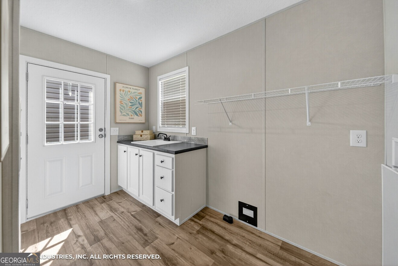 292 Thomas Drive Property Photo 14