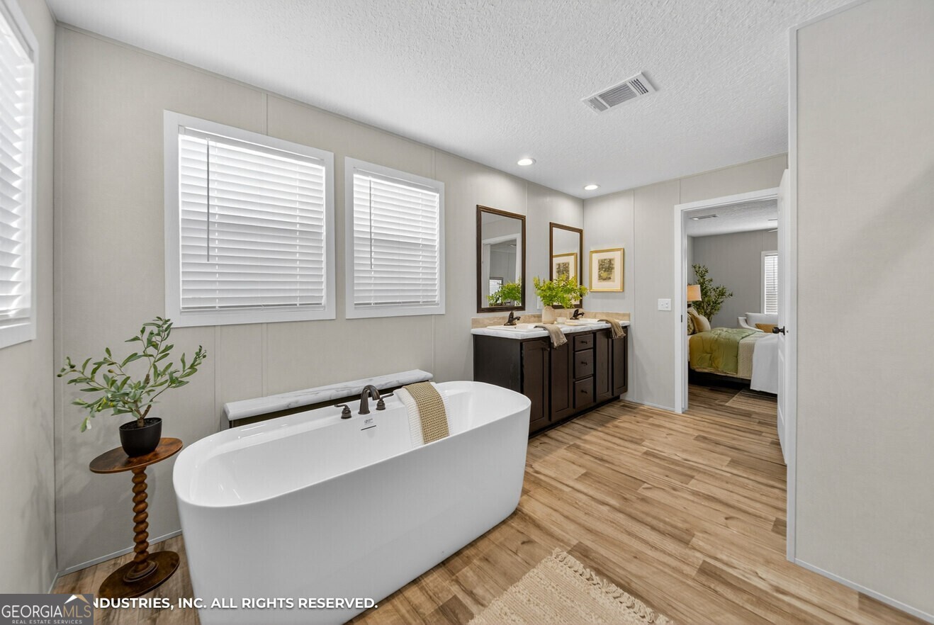 292 Thomas Drive Property Photo 18