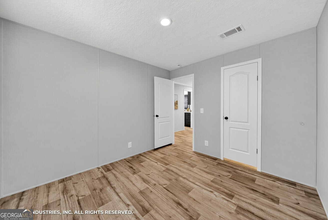 292 Thomas Drive Property Photo 23