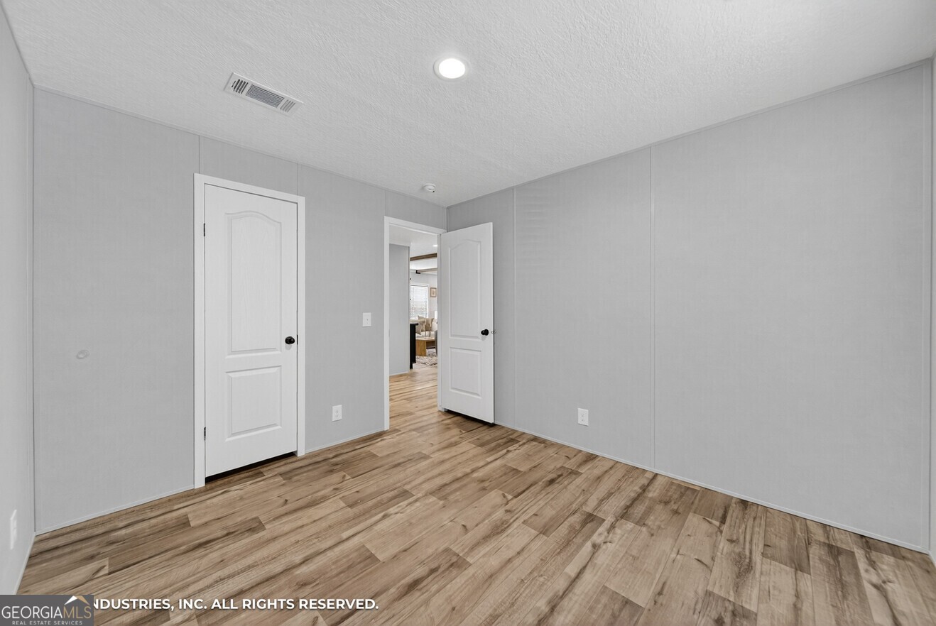 292 Thomas Drive Property Photo 24