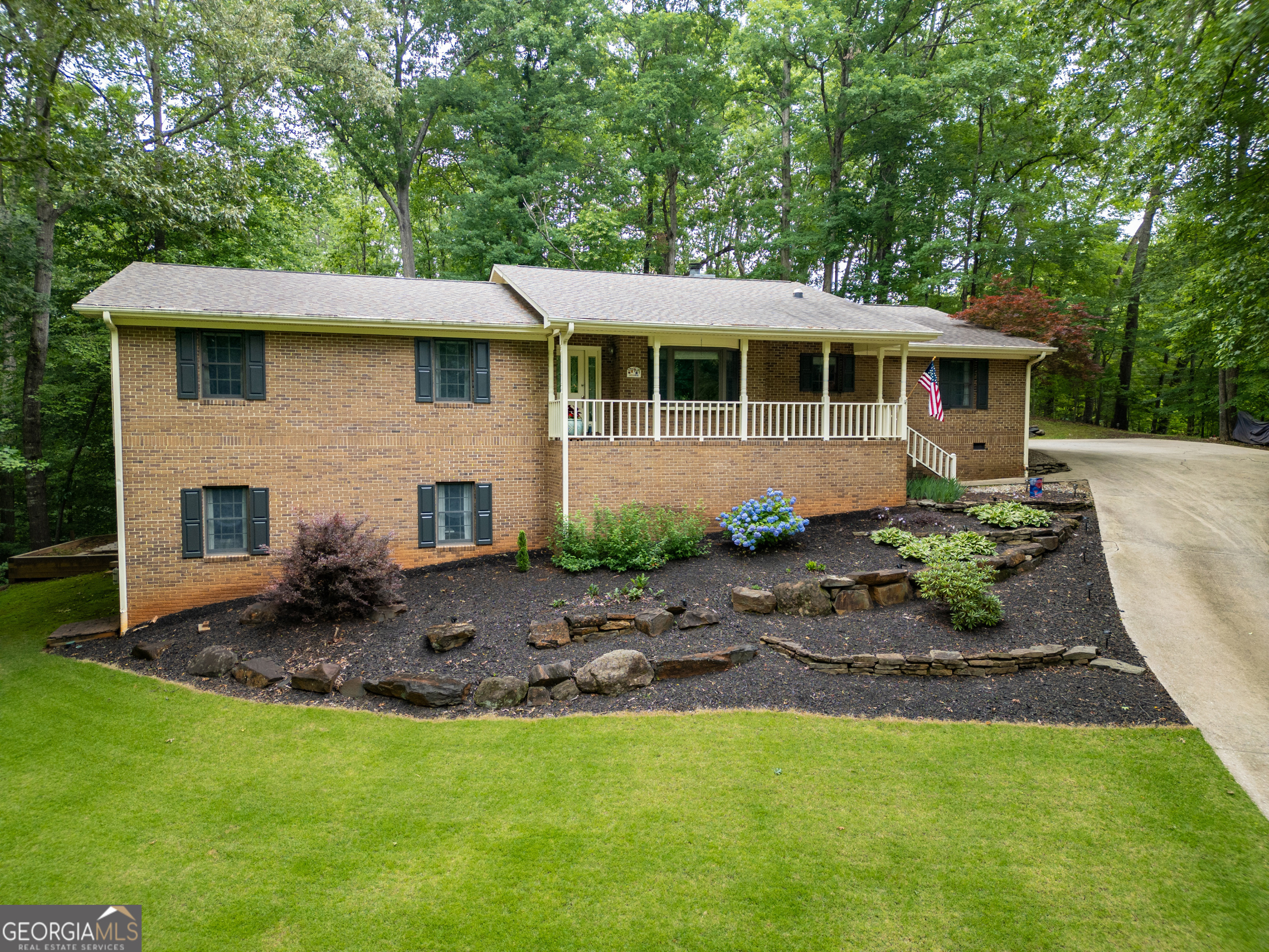 910 Chickasaw Drive Property Photo 3