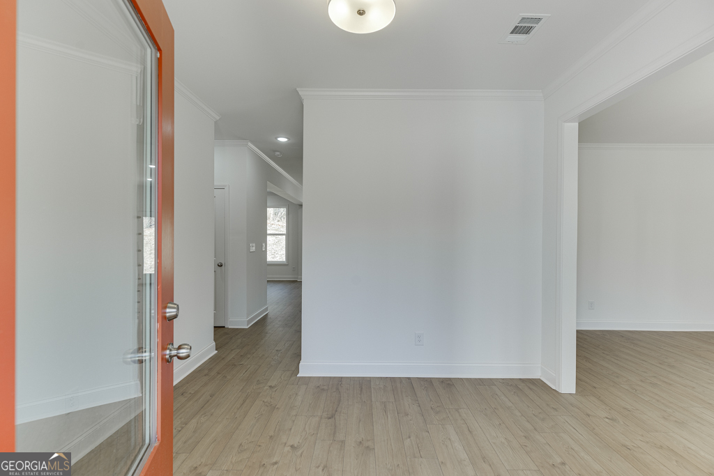 979 Lakeview Property Photo 4