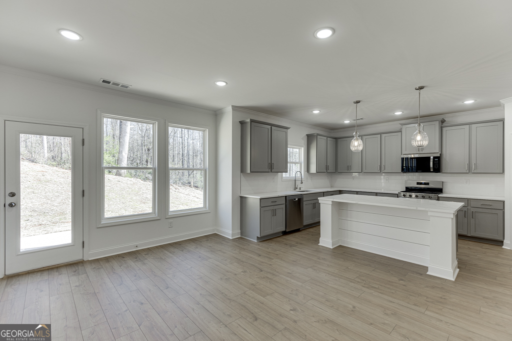 979 Lakeview Property Photo 14