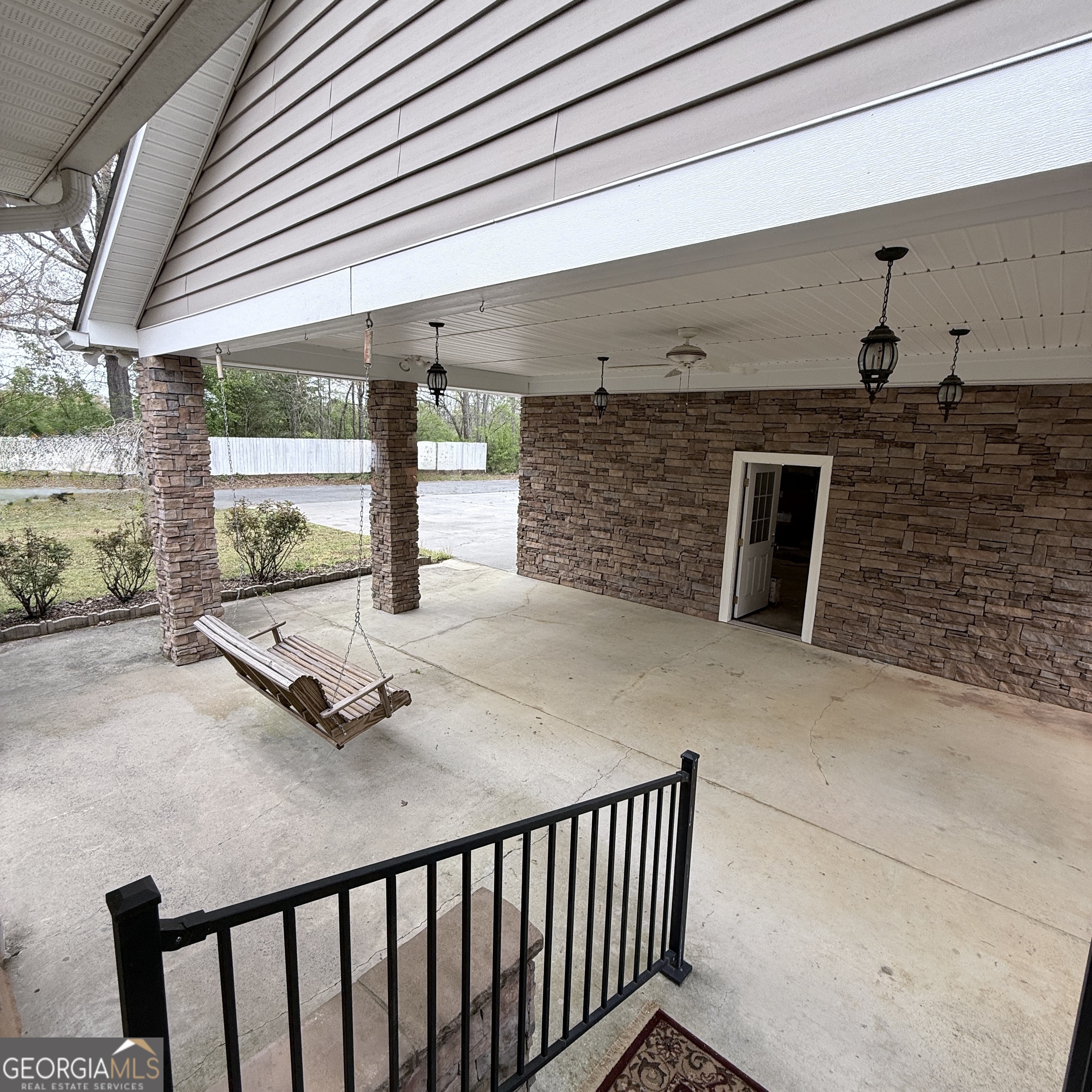 386 Oak Grove Road Property Photo 3
