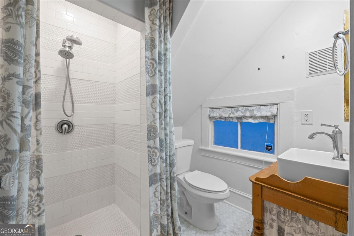 712 E 37th Street Property Photo 18