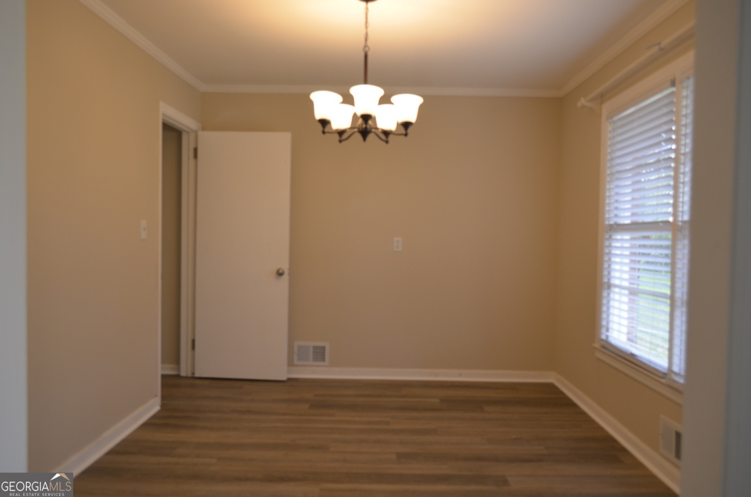 829 Edward Place Property Photo 6