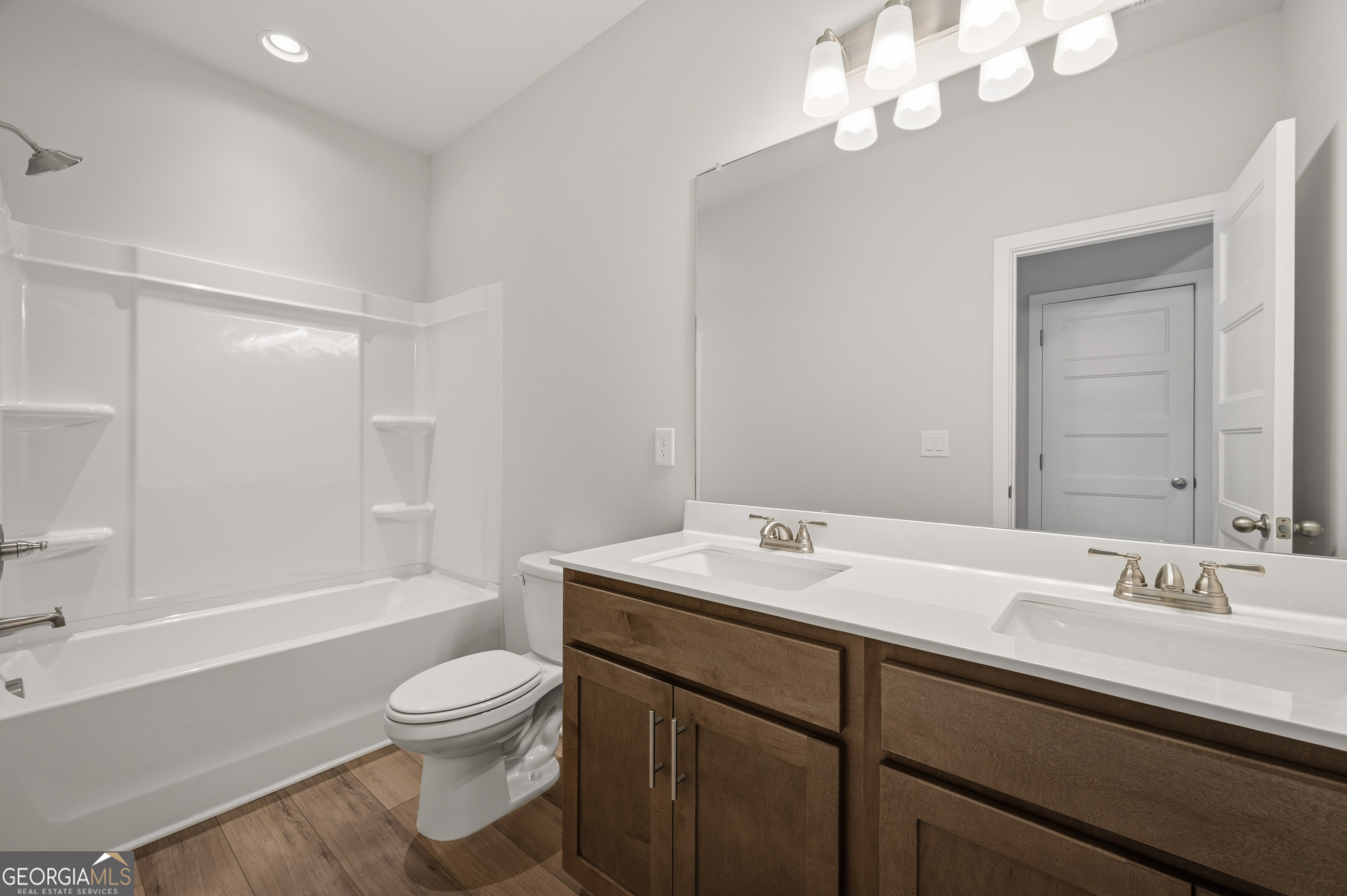 6 Commons Way Property Photo 15