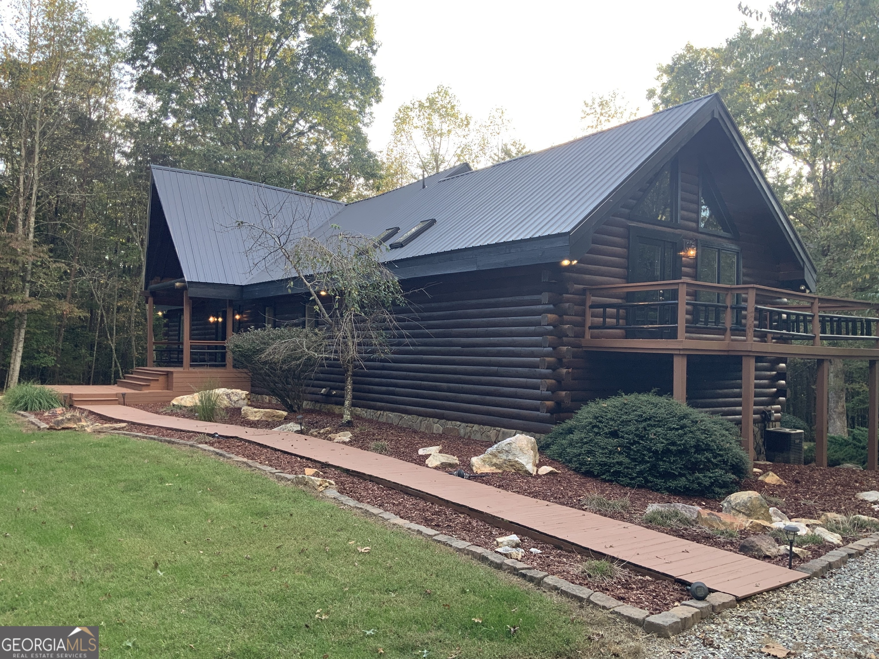 11 FOXFIRE Road Property Photo 1