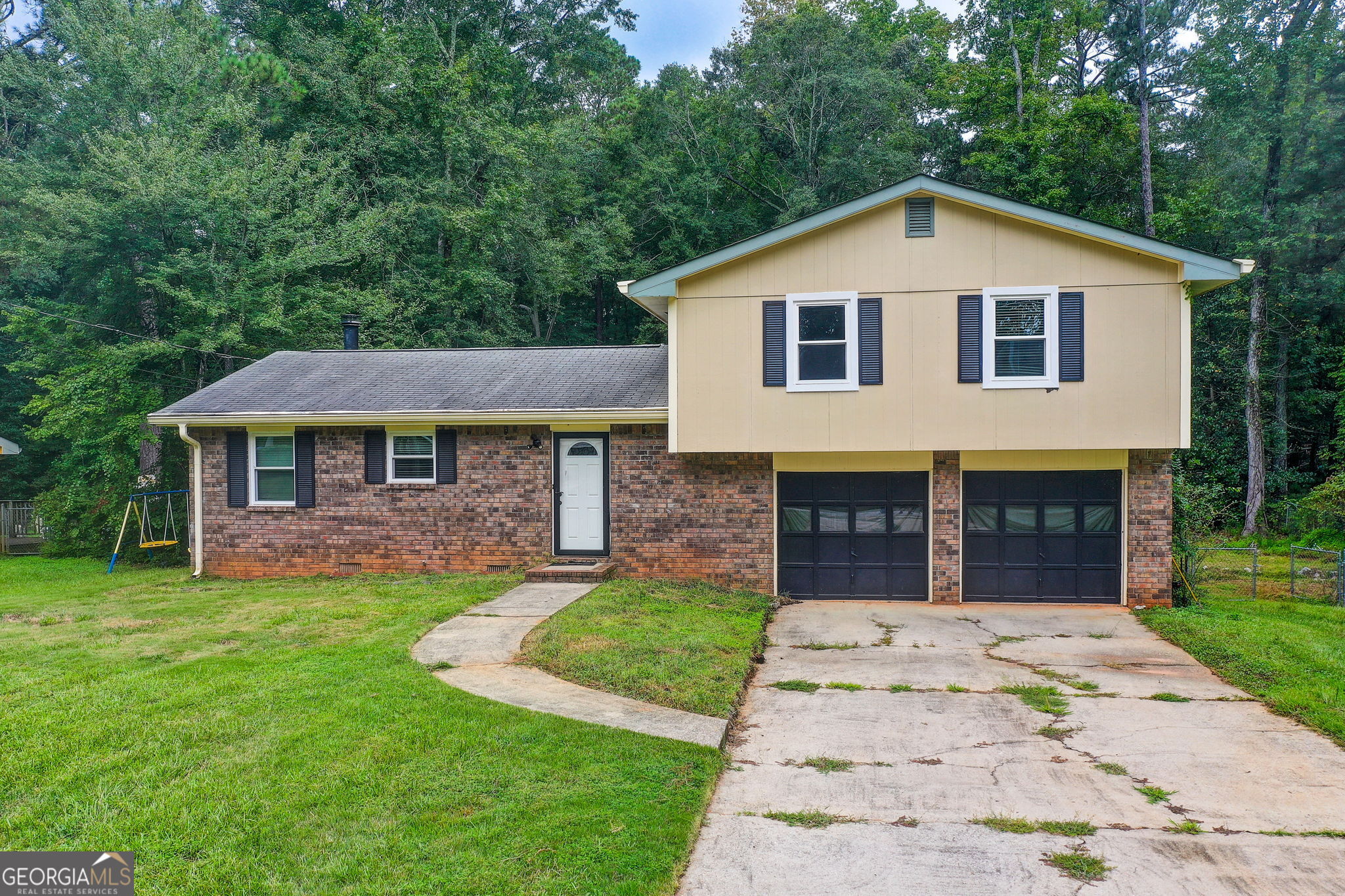 2193 Kings Forest Drive SE Property Photo 1