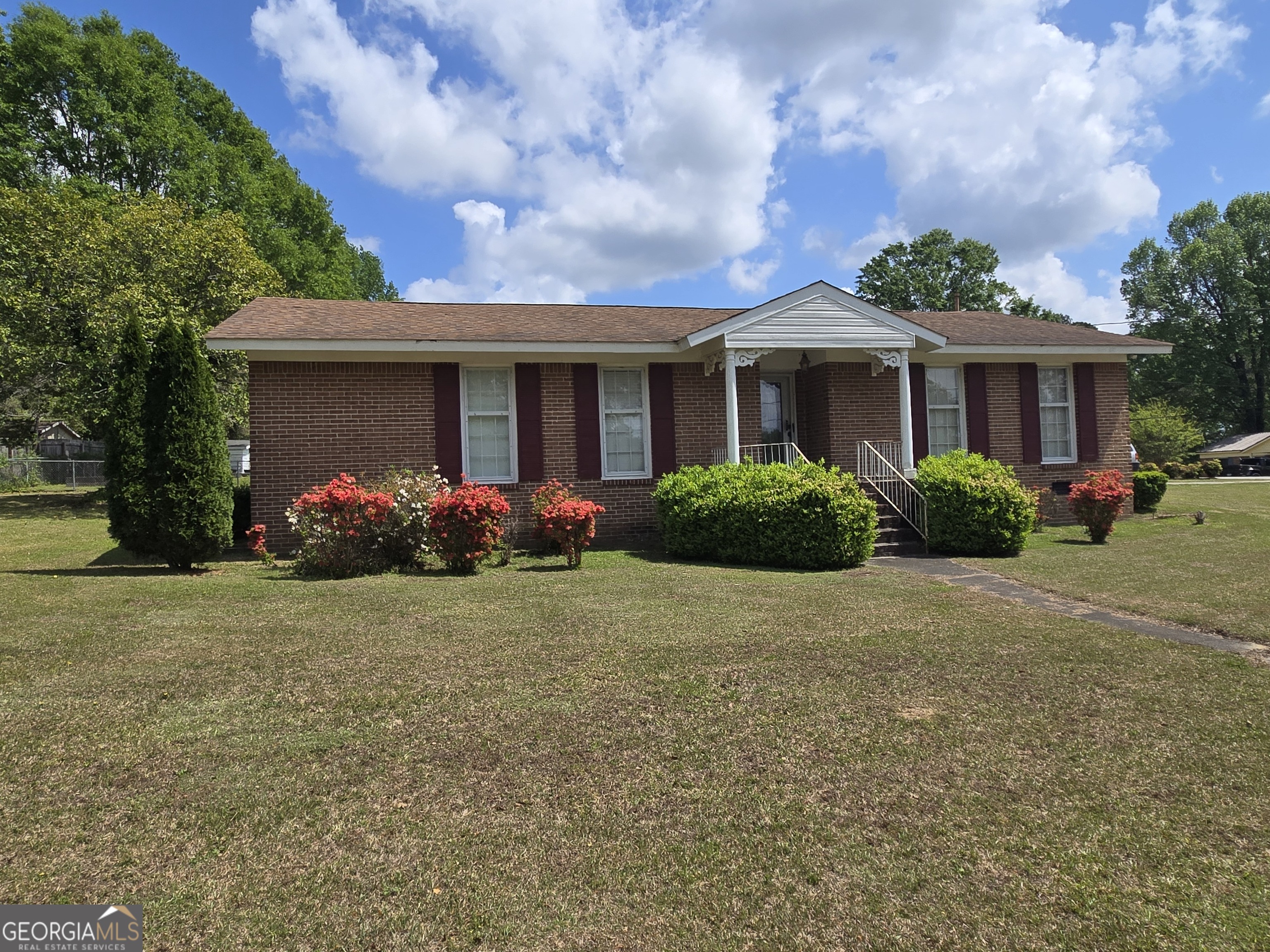 101 Skyline Drive Property Photo 1
