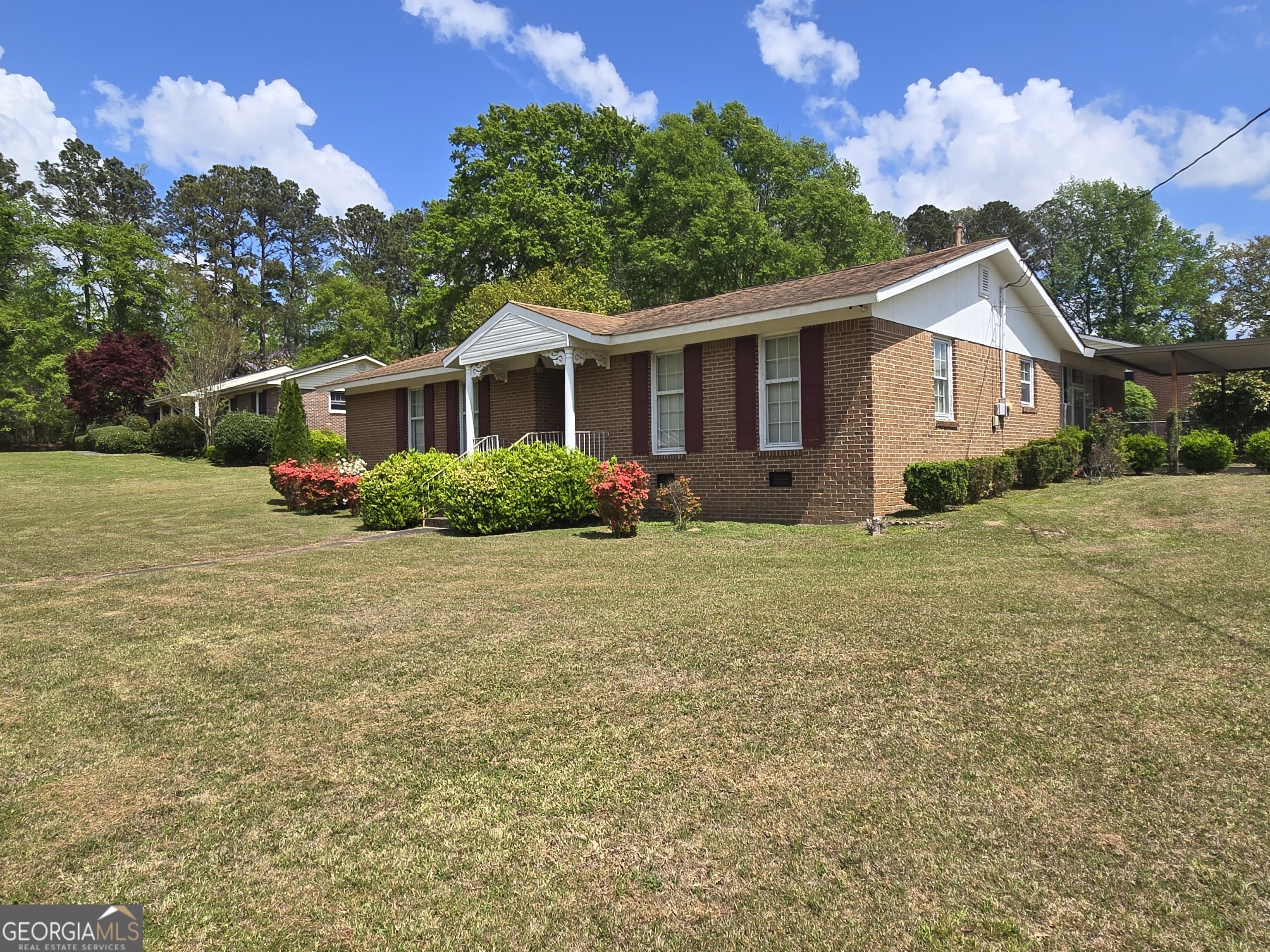 101 Skyline Drive Property Photo 3