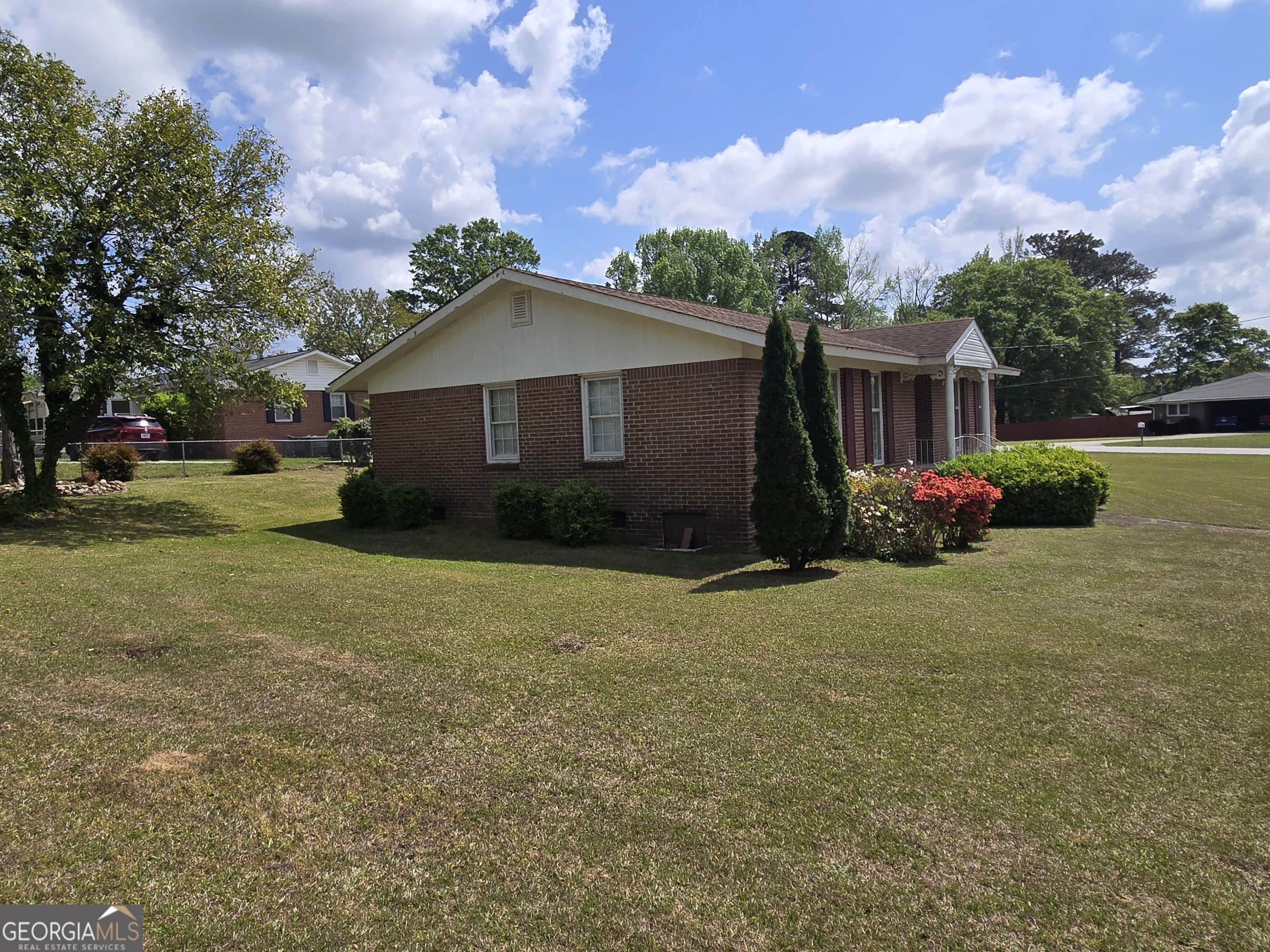 101 Skyline Drive Property Photo 6