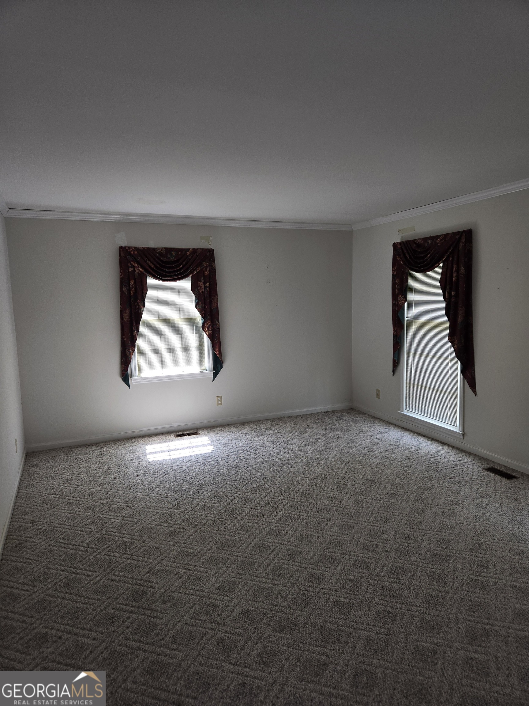 101 Skyline Drive Property Photo 10