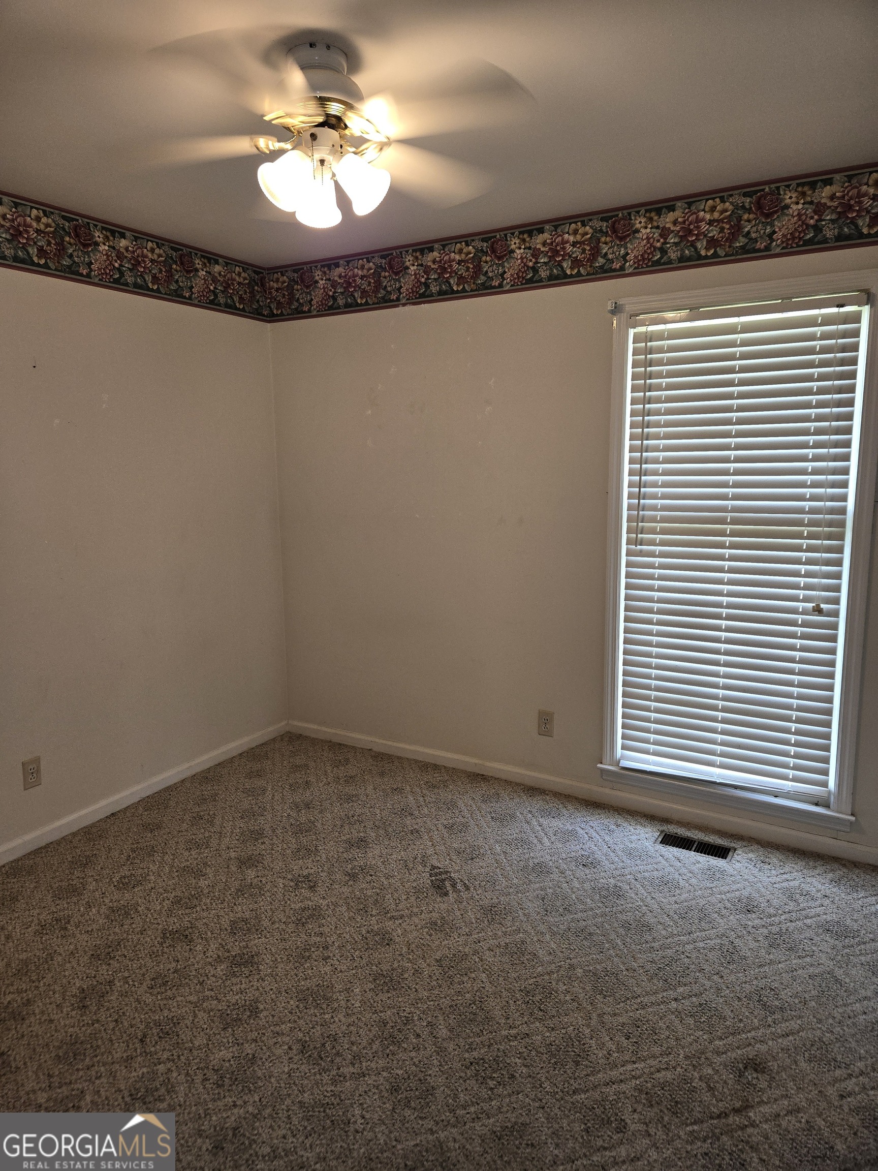 101 Skyline Drive Property Photo 11