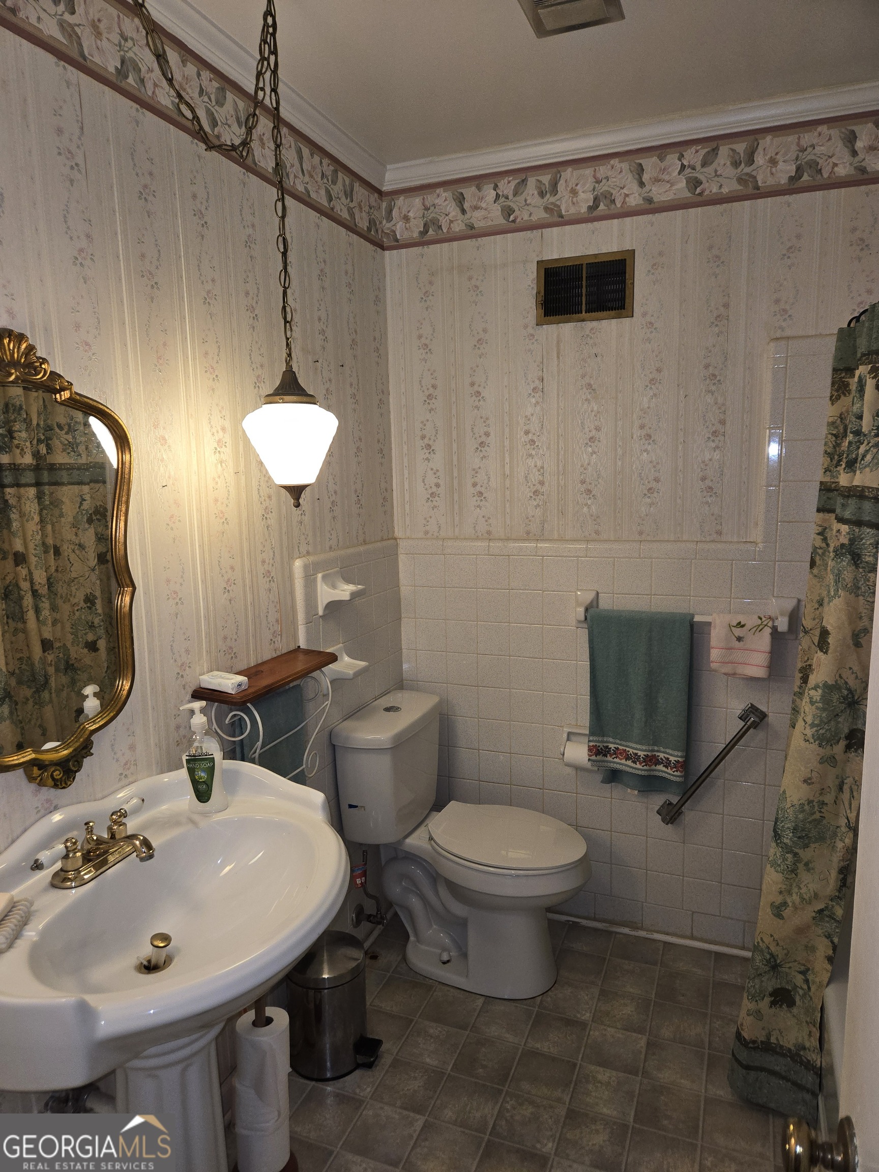 101 Skyline Drive Property Photo 13