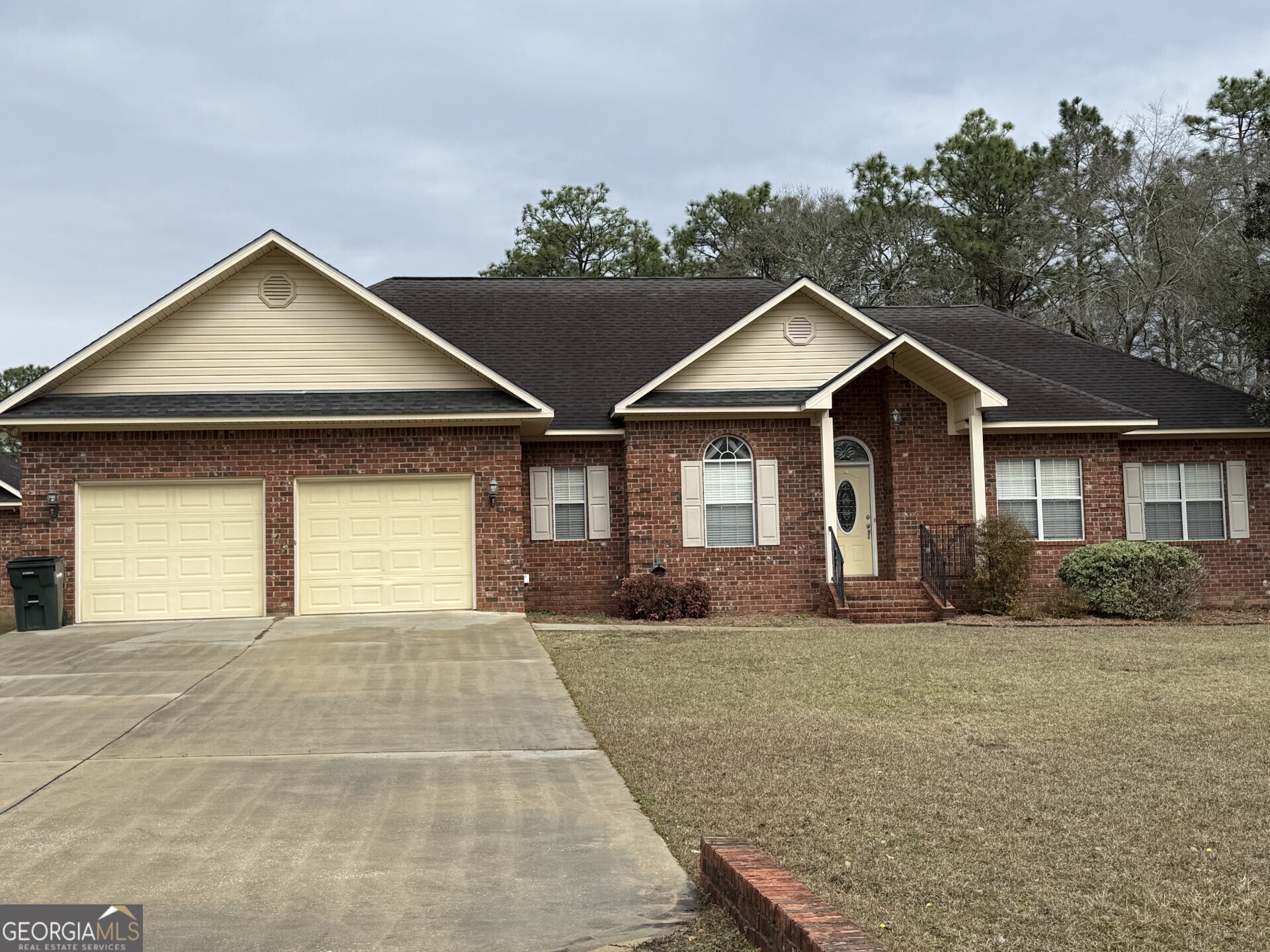 102 Oak Circle Property Photo 1