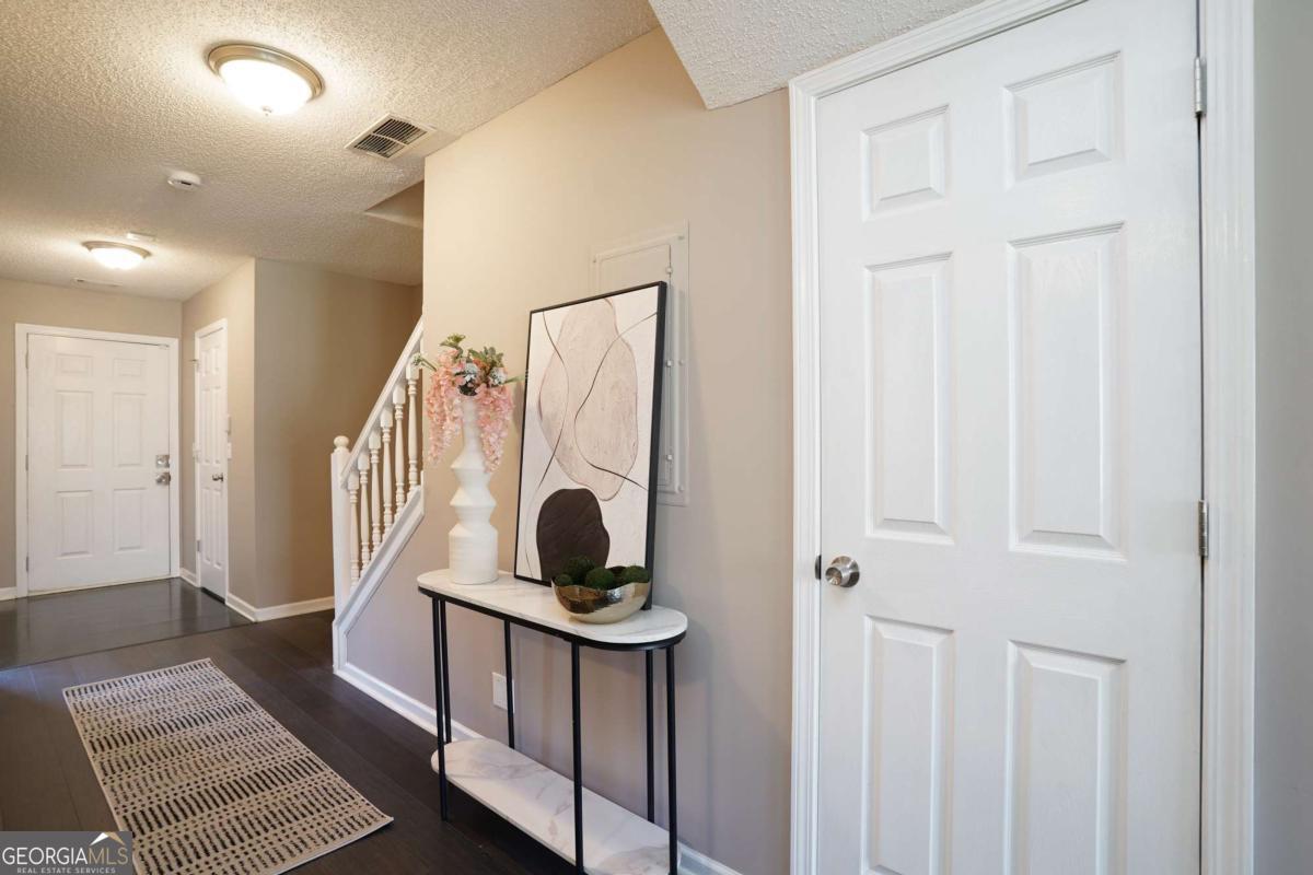 5338 Creekview Lane Property Photo 6