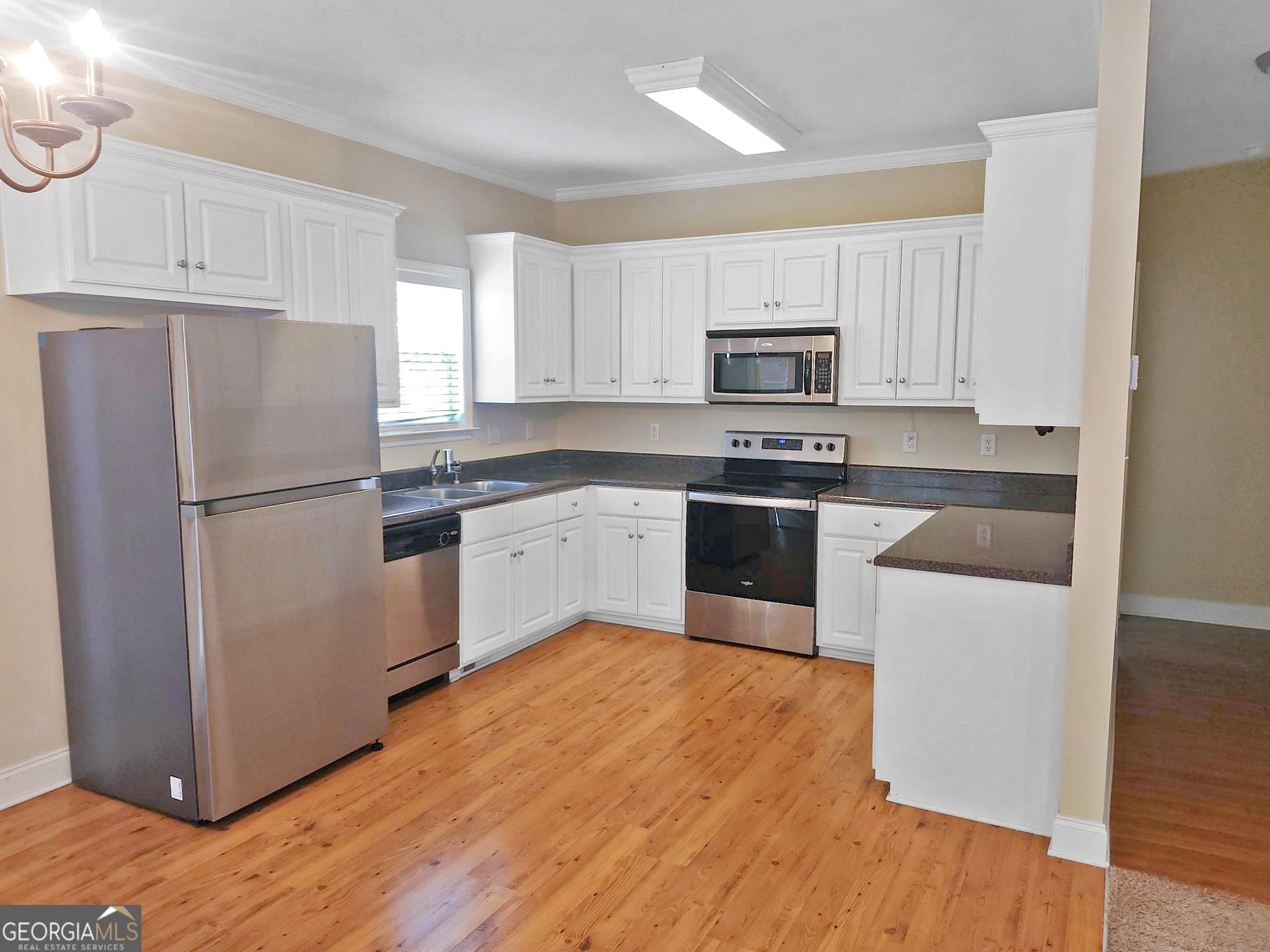 2819 Burdette Drive Property Photo 2