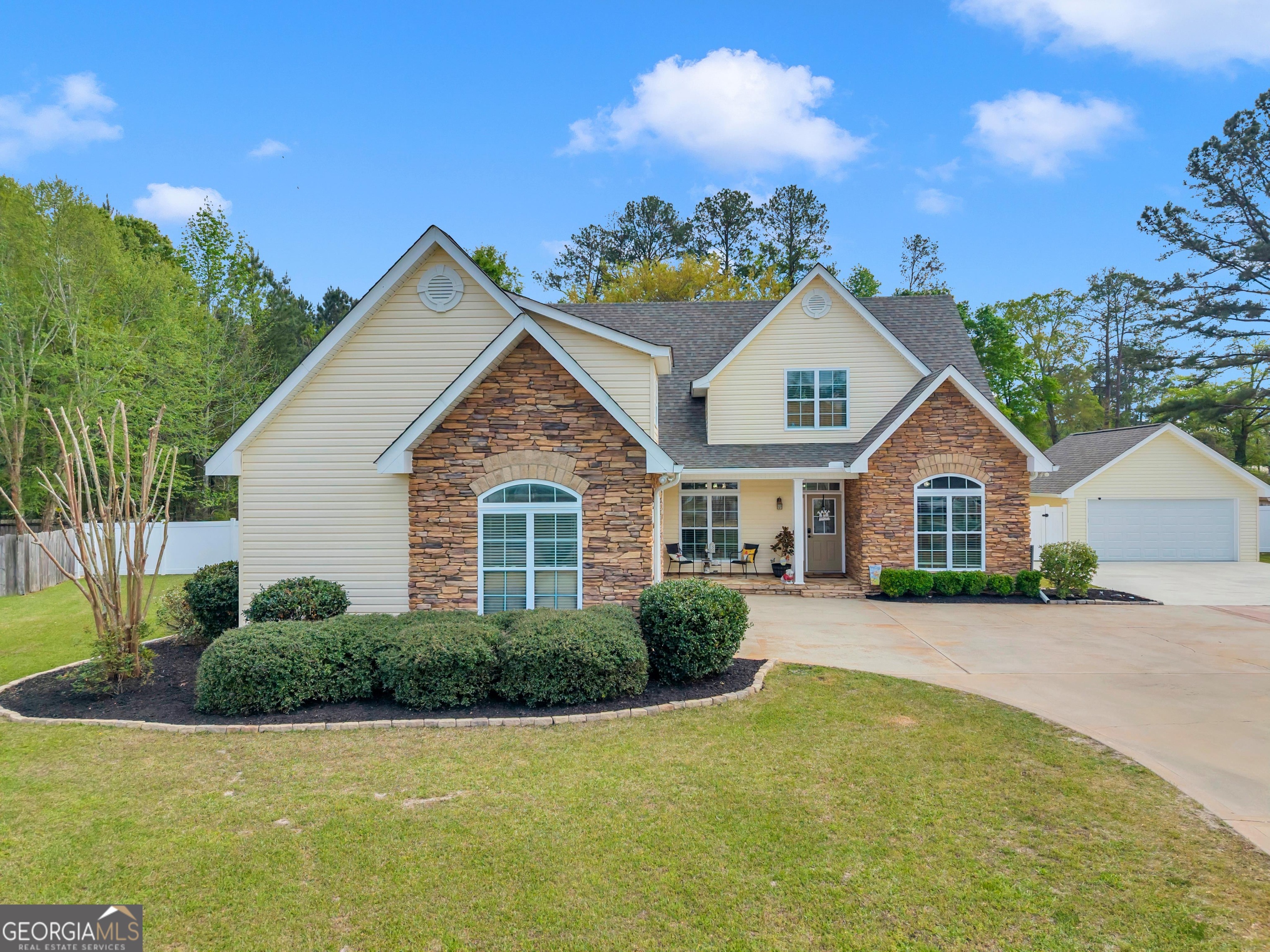 208 Hedge Row