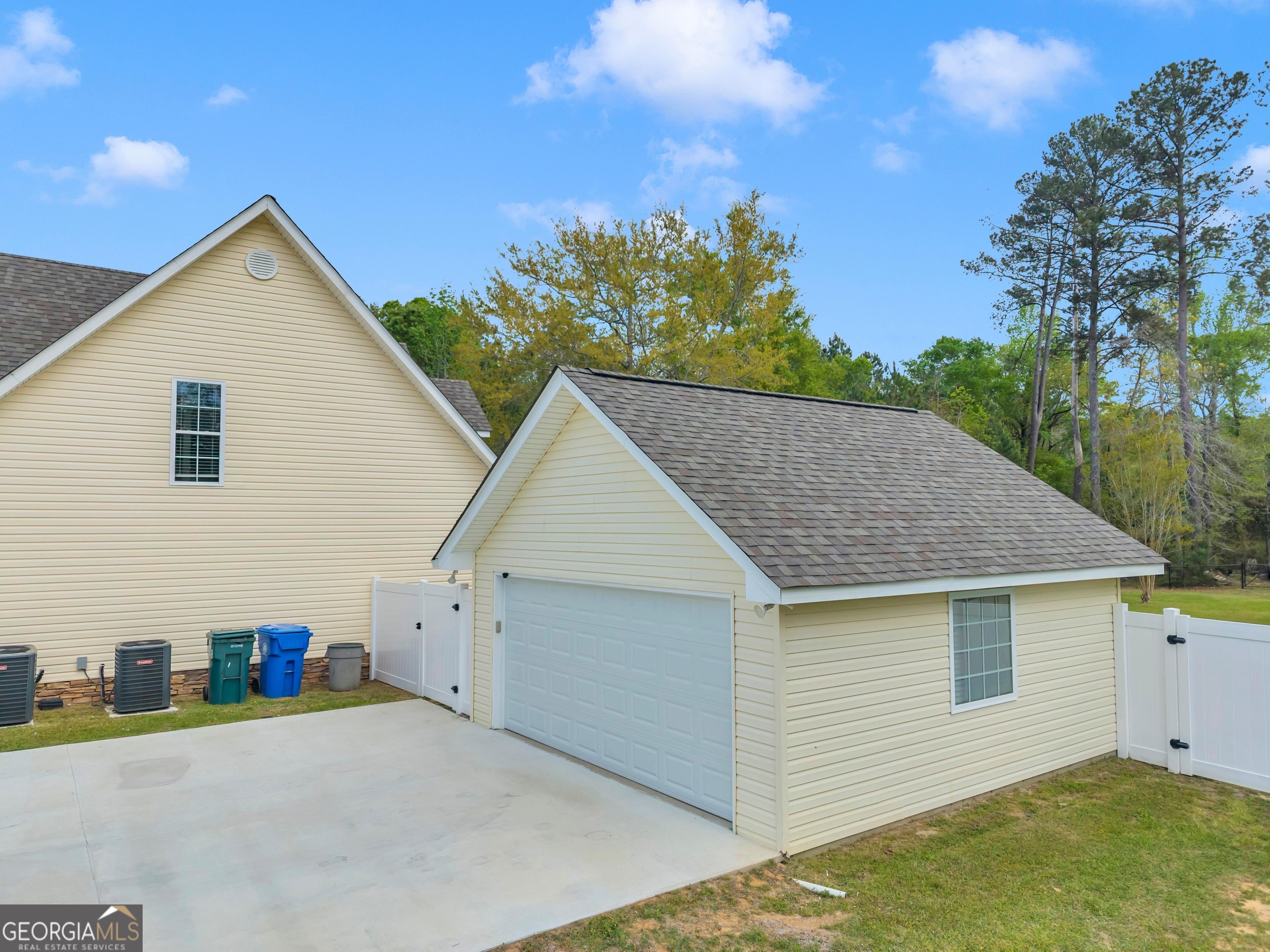 208 Hedge Row Property Photo 40