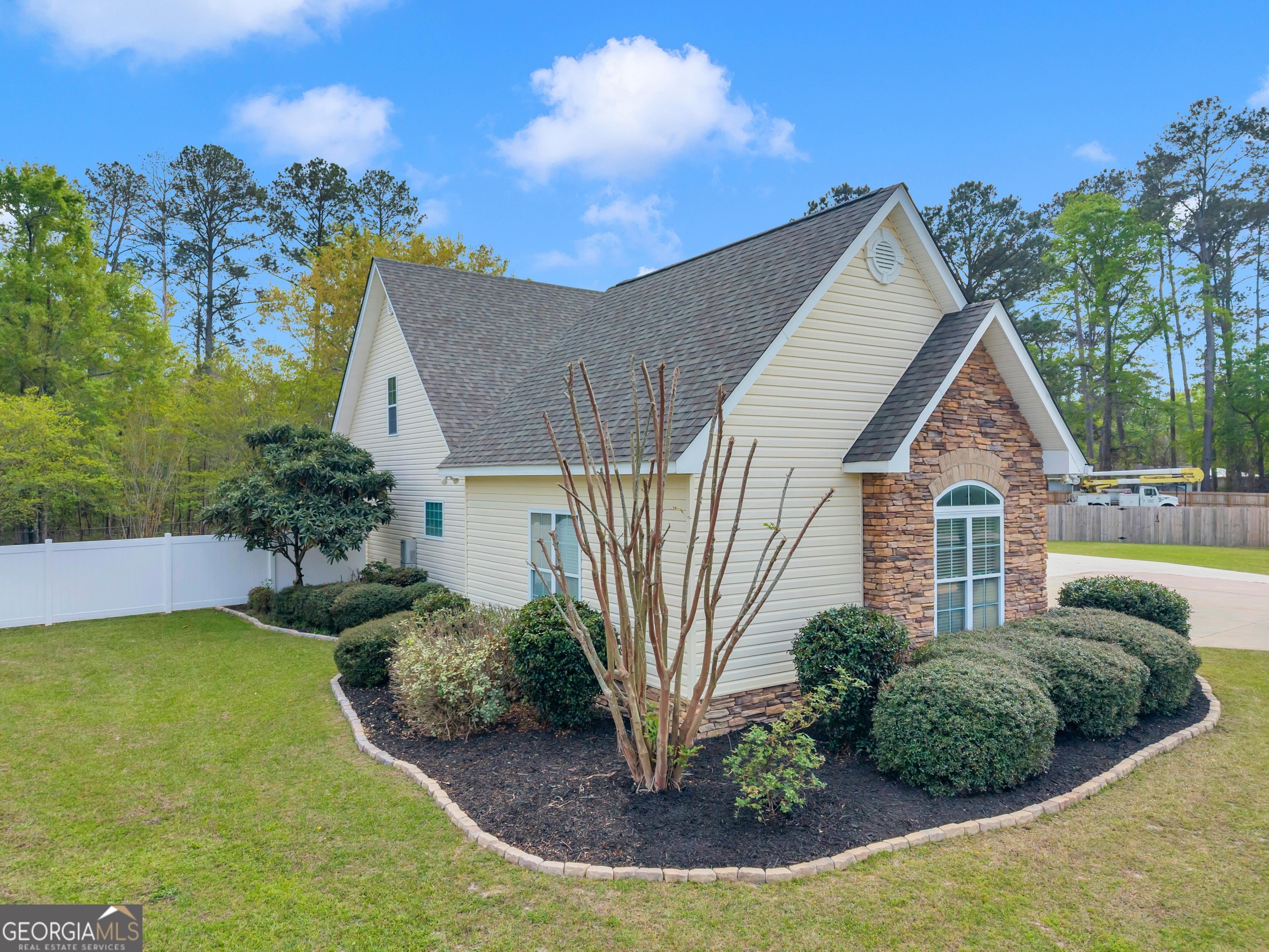 208 Hedge Row Property Photo 41