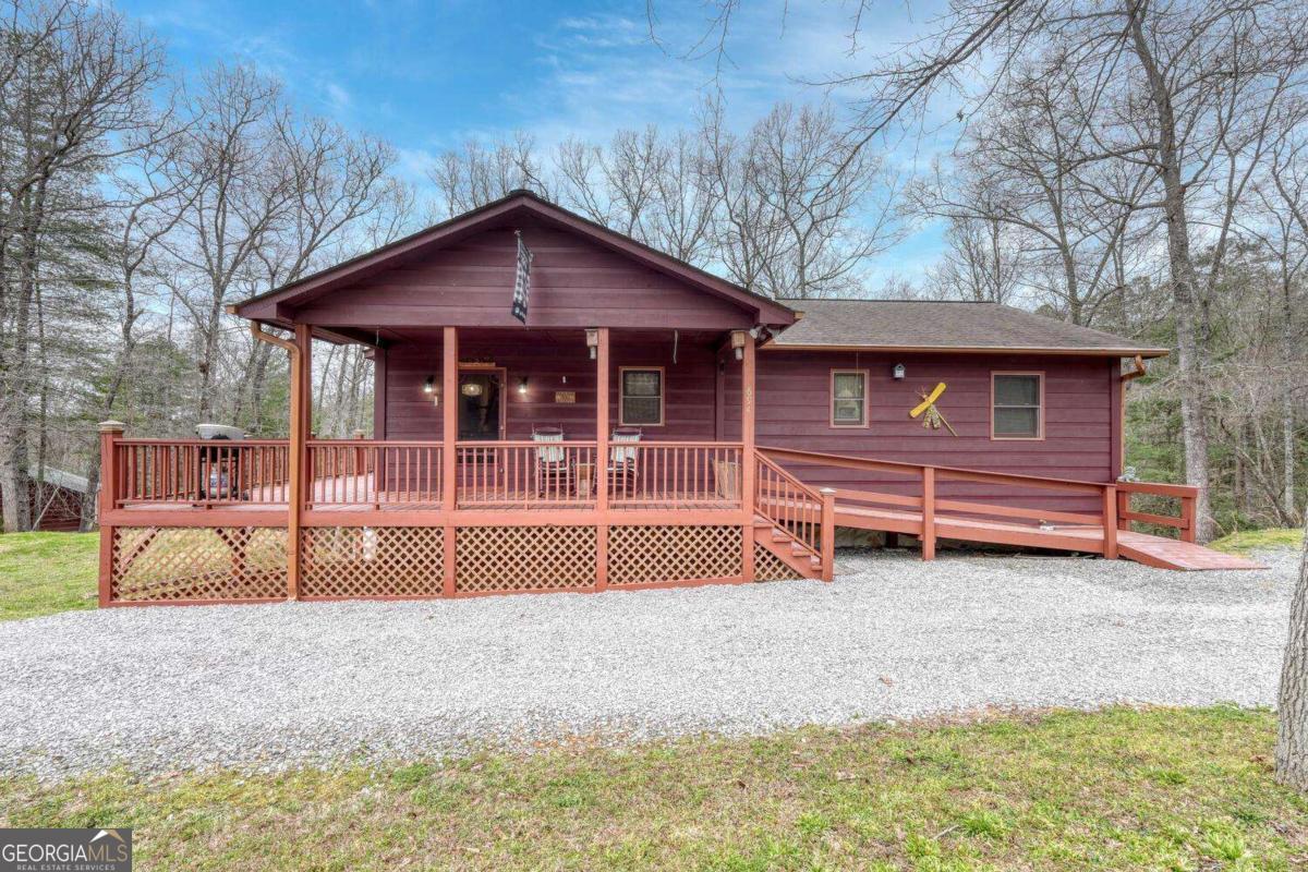 694 Hilltop Road Property Photo 4