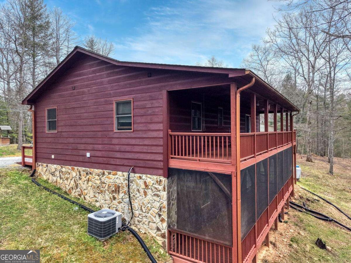 694 Hilltop Road Property Photo 7