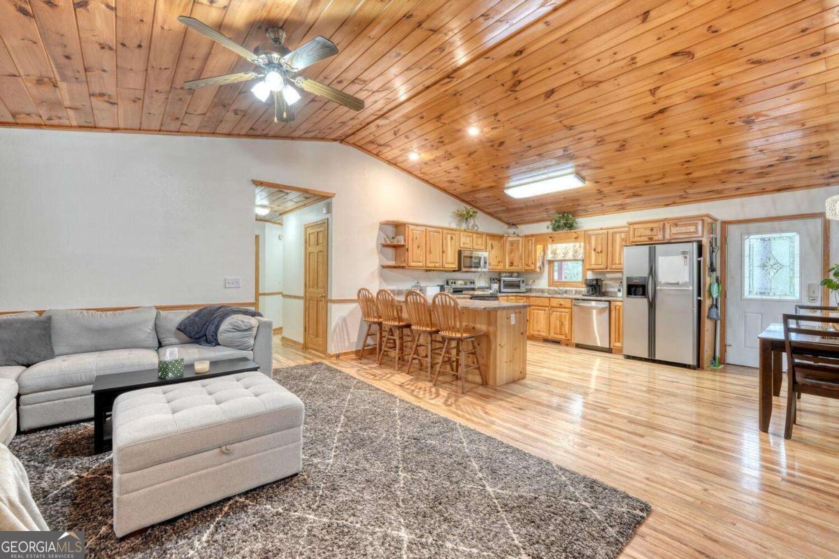 694 Hilltop Road Property Photo 11