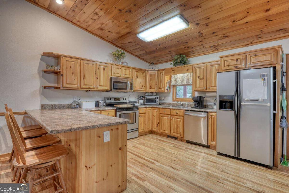 694 Hilltop Road Property Photo 14