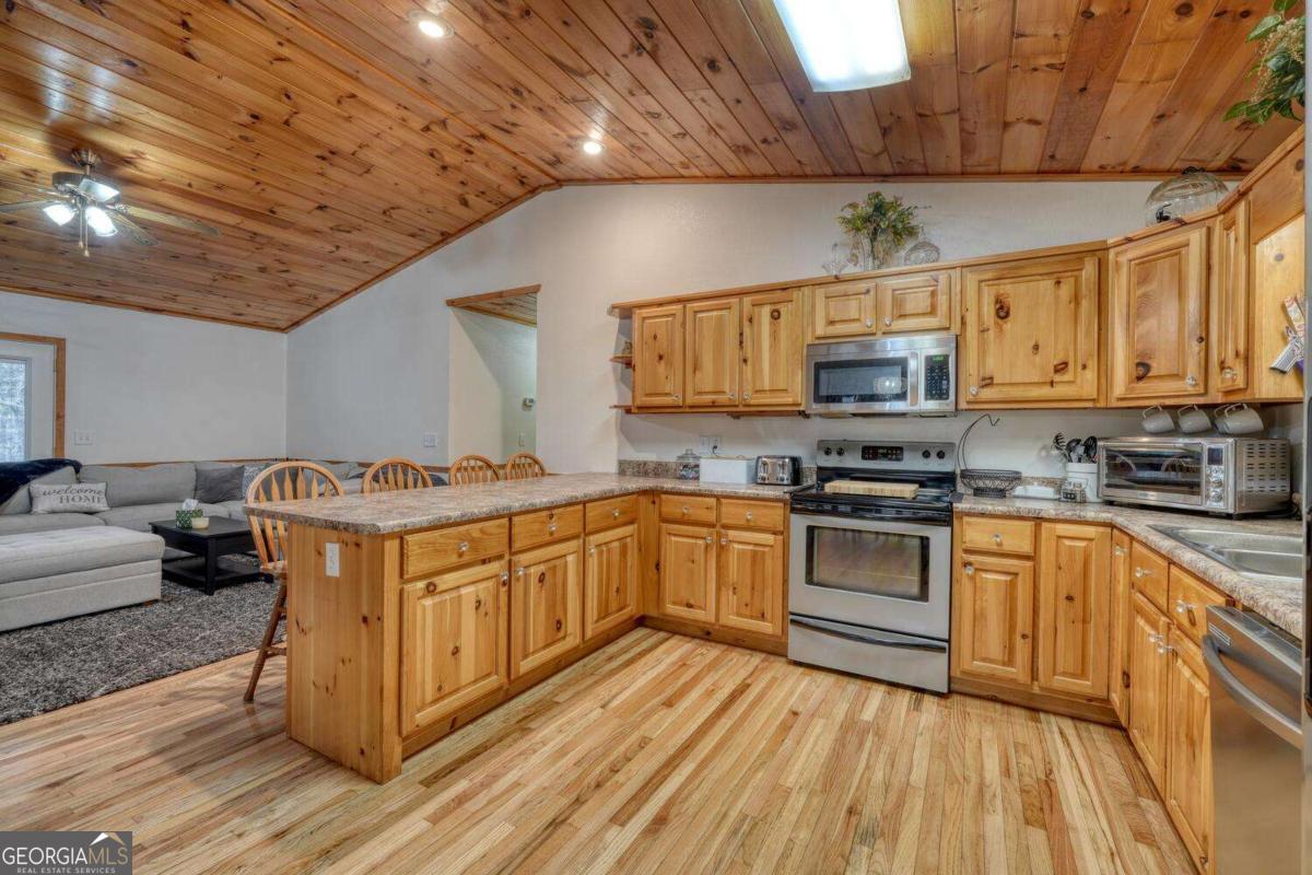 694 Hilltop Road Property Photo 16