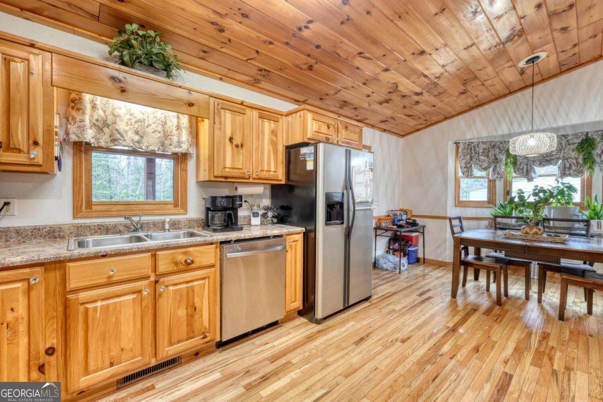 694 Hilltop Road Property Photo 18