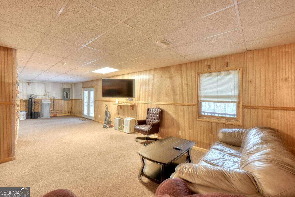 694 Hilltop Road Property Photo 35