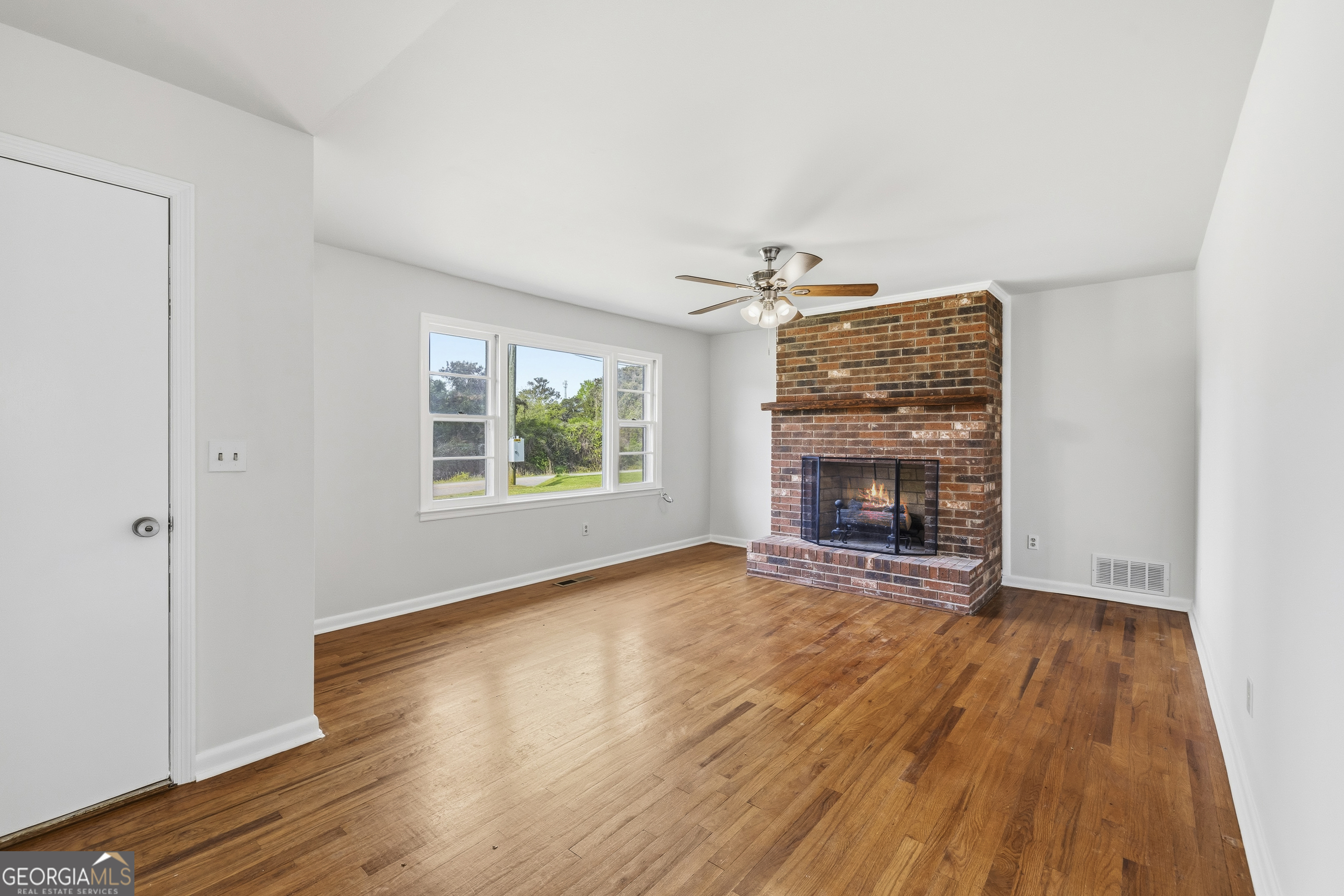 93 Carlton Avenue Property Photo 8