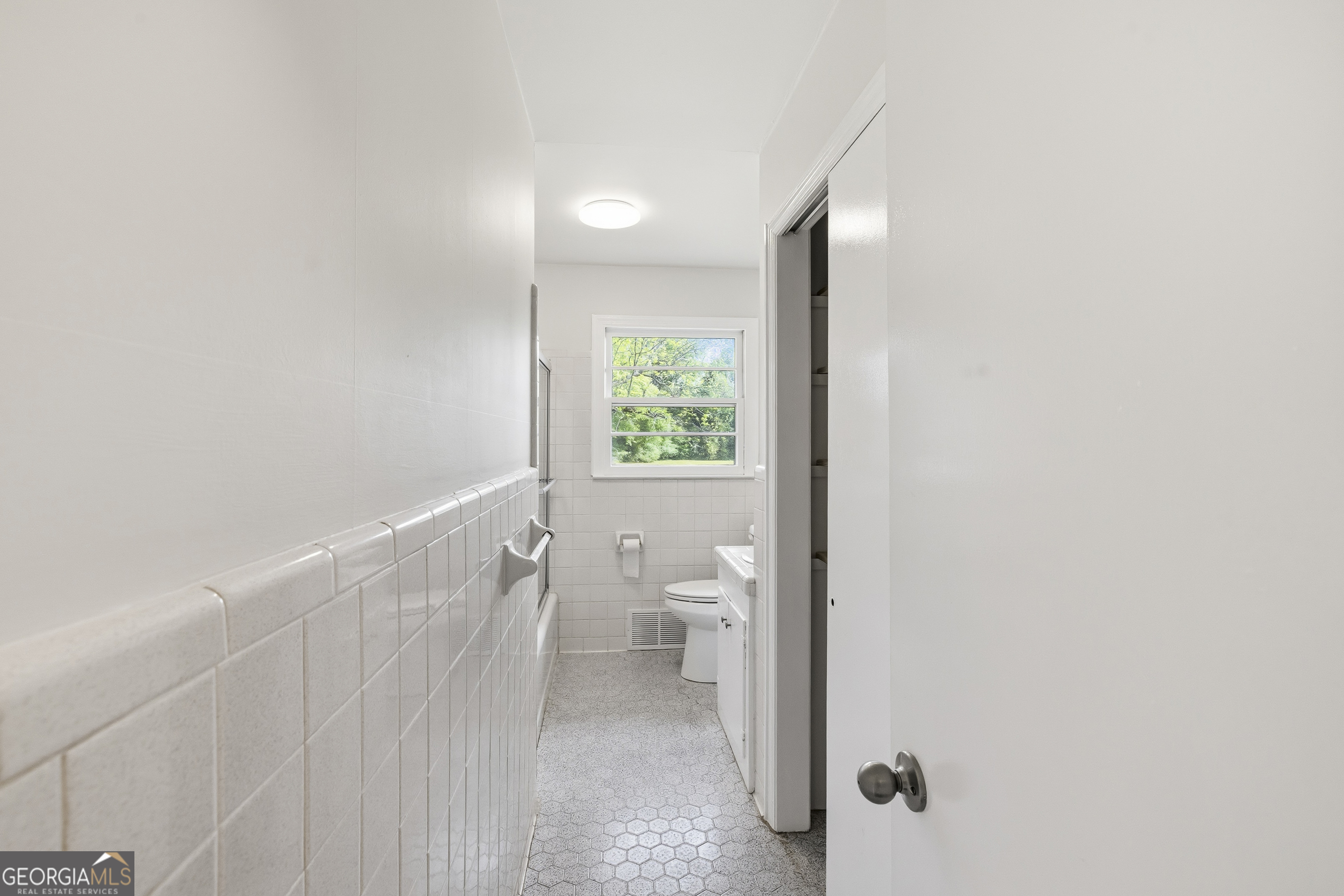 93 Carlton Avenue Property Photo 27