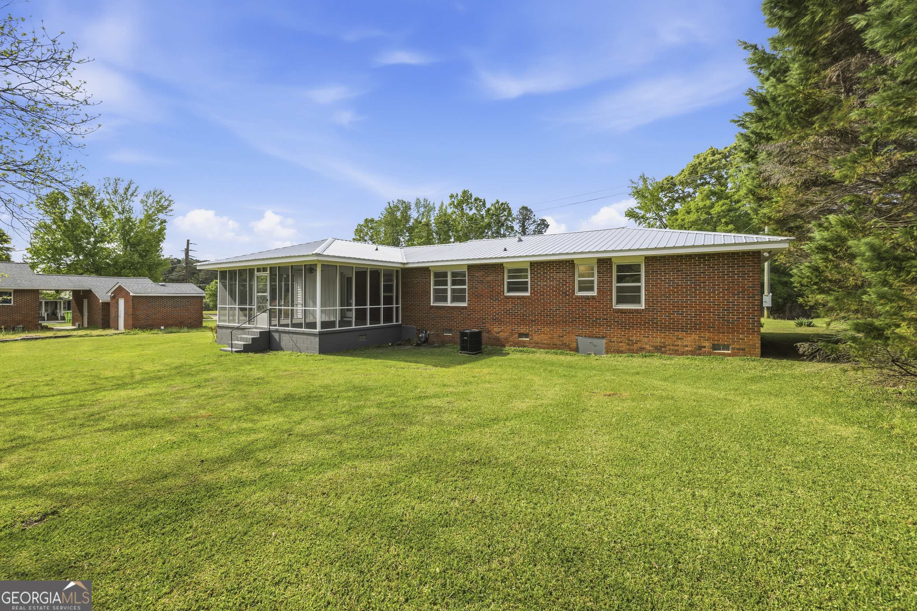 93 Carlton Avenue Property Photo 38