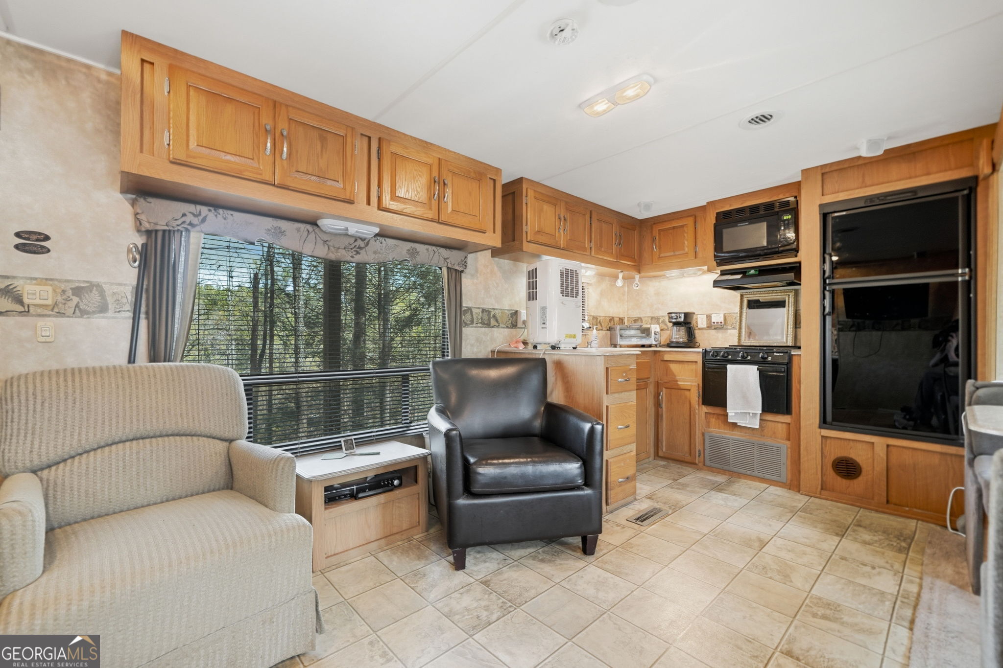96 10th Street Property Photo 15