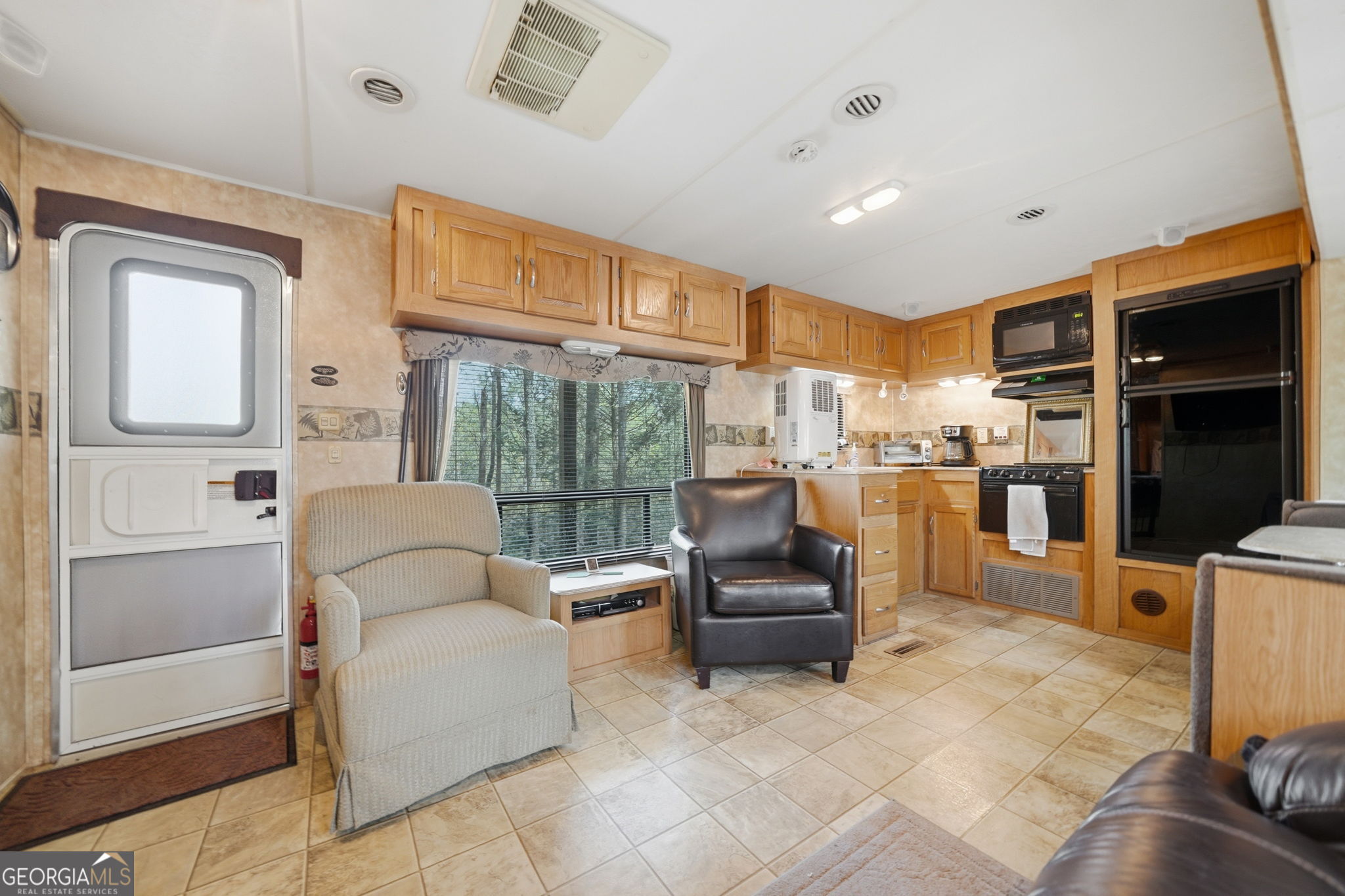 96 10th Street Property Photo 16