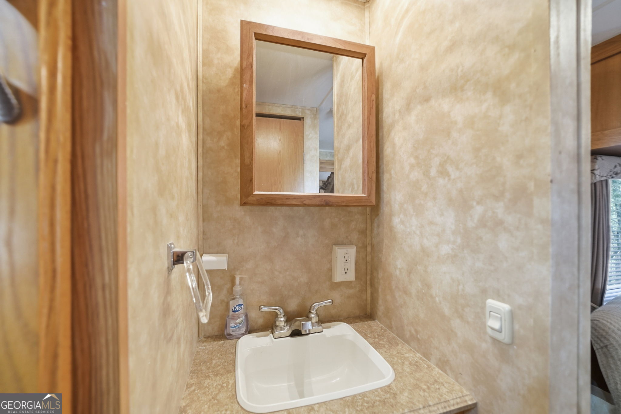96 10th Street Property Photo 26