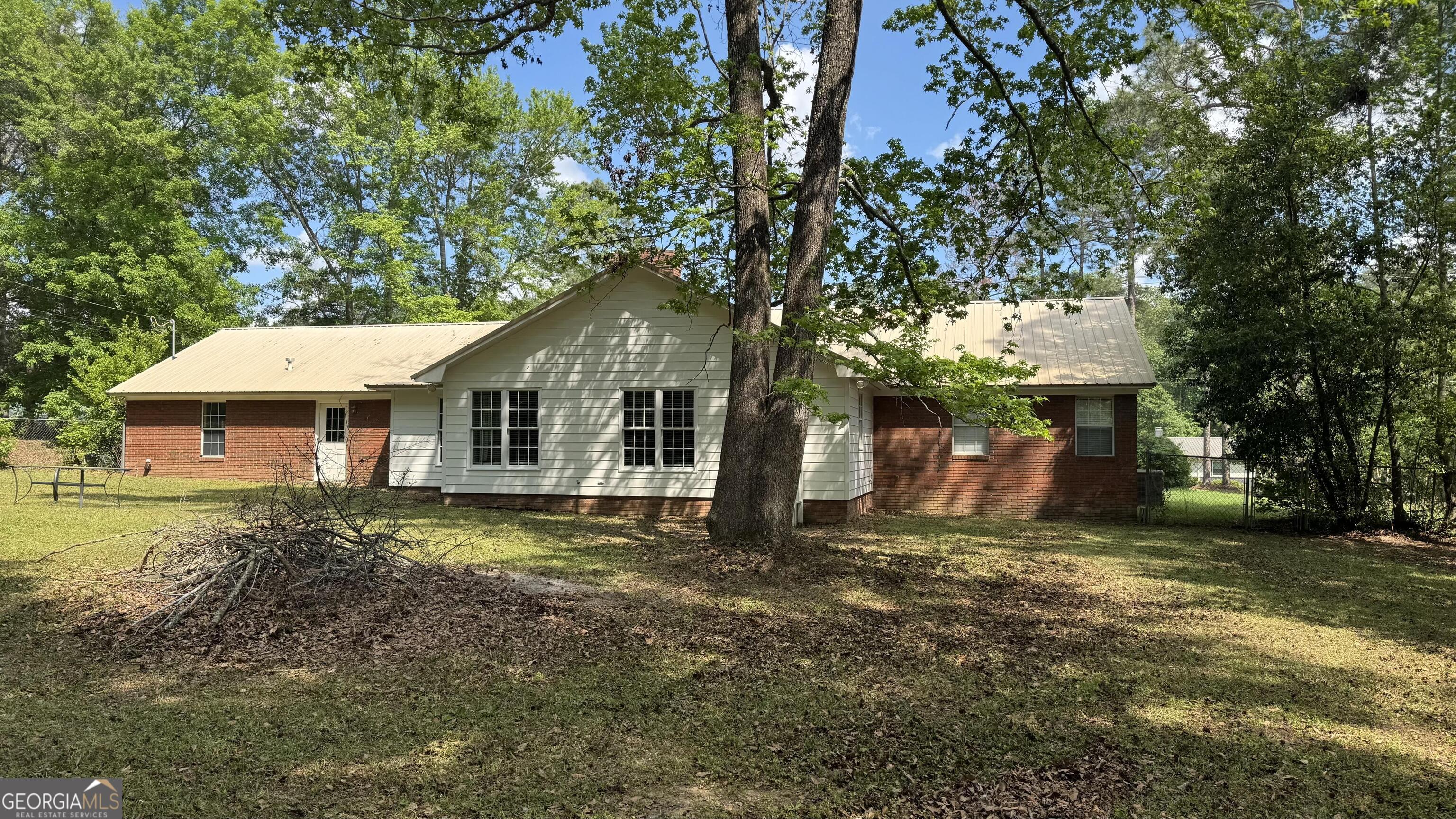 355 Summerhill Road Property Photo 3