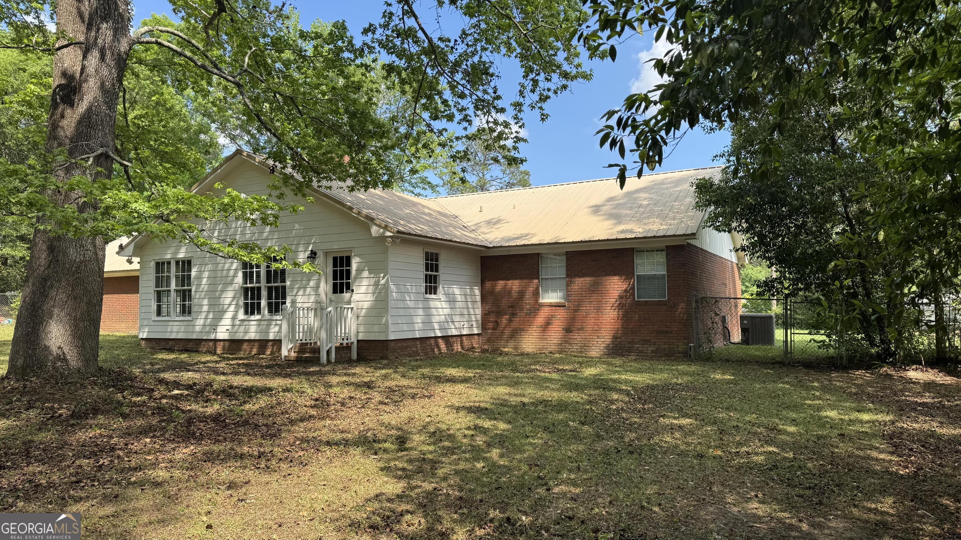 355 Summerhill Road Property Photo 6