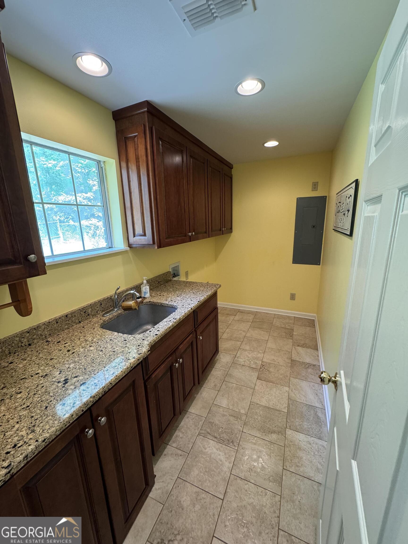 355 Summerhill Road Property Photo 13