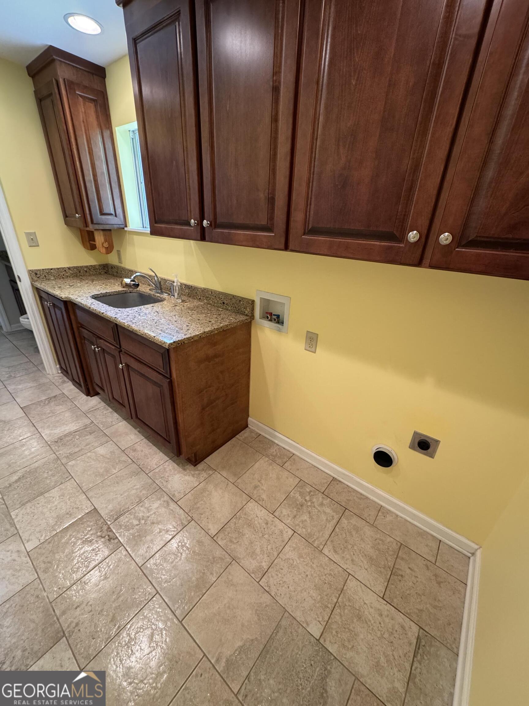 355 Summerhill Road Property Photo 14